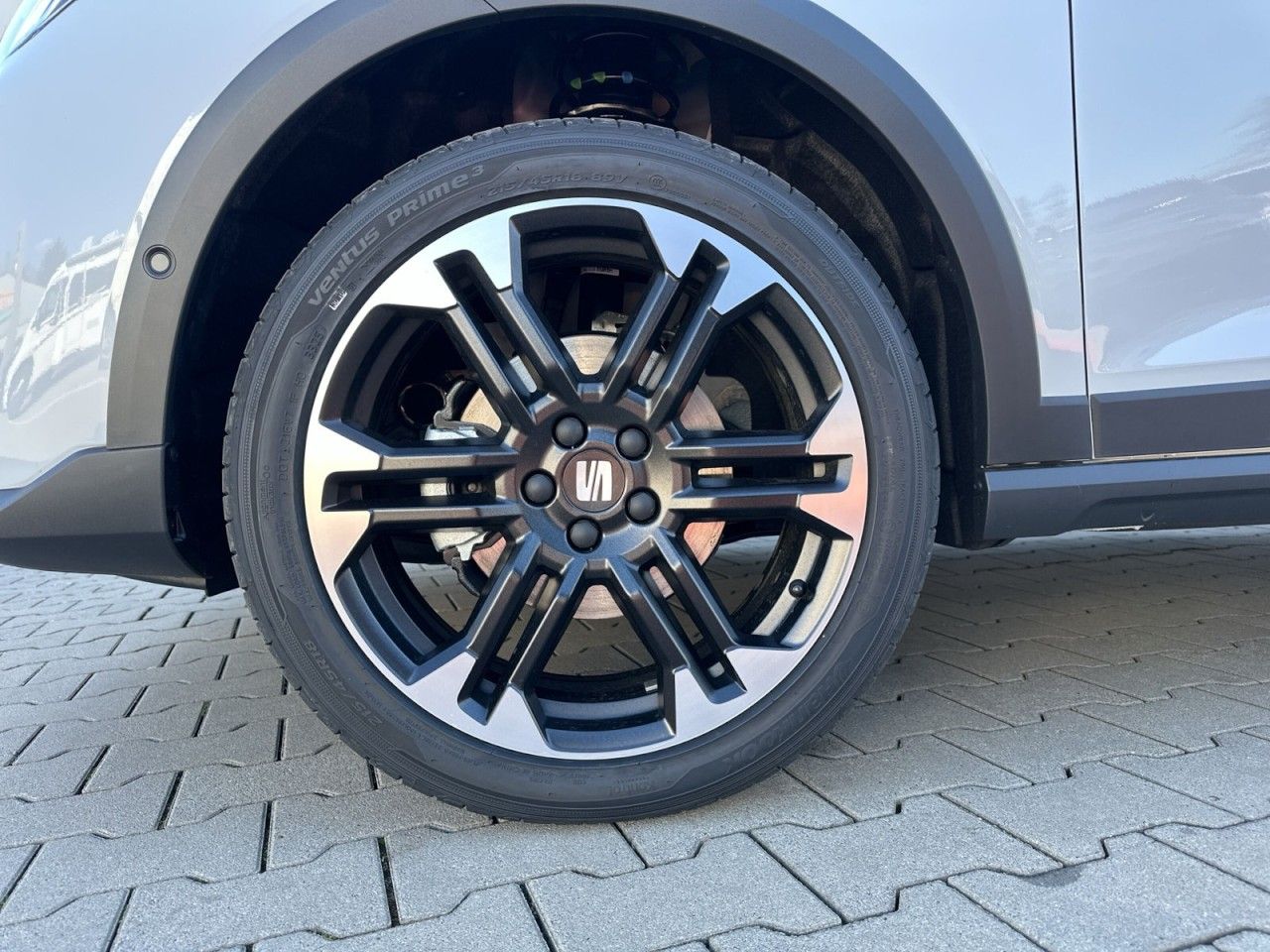Fahrzeugabbildung SEAT Arona FR Black Edition 1.5 TSI 150 PS DSG - mit KI generiert/bearbeitet