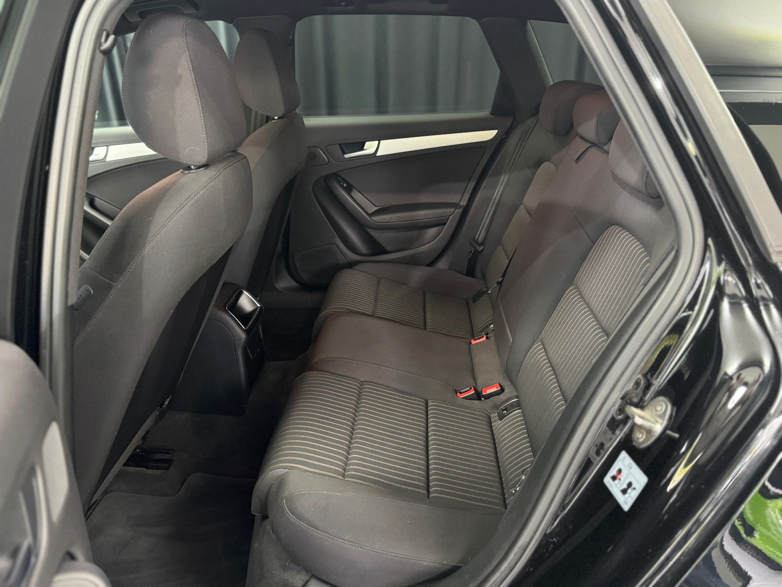 Fahrzeugabbildung Audi A4 Avant 2.0 TDI |1-HAND|S-LINE|NAVI|TÜV 09/26|