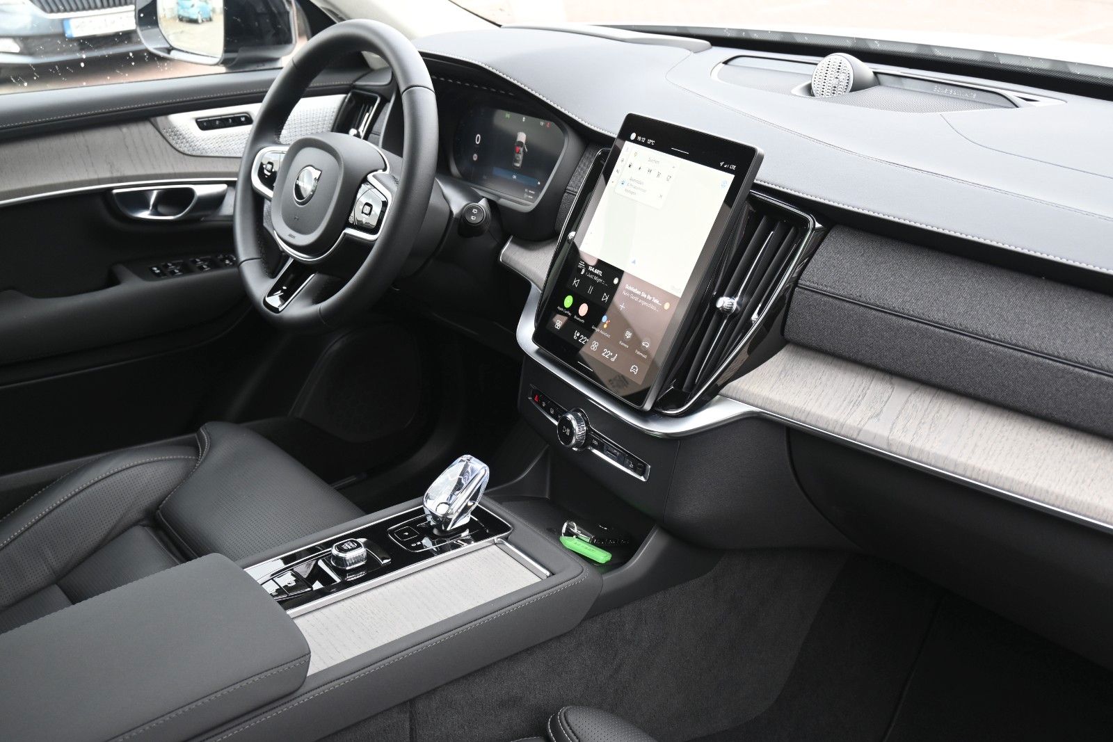Fahrzeugabbildung Volvo XC90 T8 AWD Ultra Dark*STDHZG*360°*LUFT*B&W*ACC