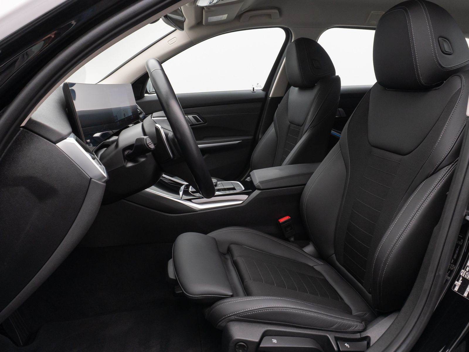 Fahrzeugabbildung BMW 318d Kamera DAB HiFi HUD Leder Komfort Sport LED