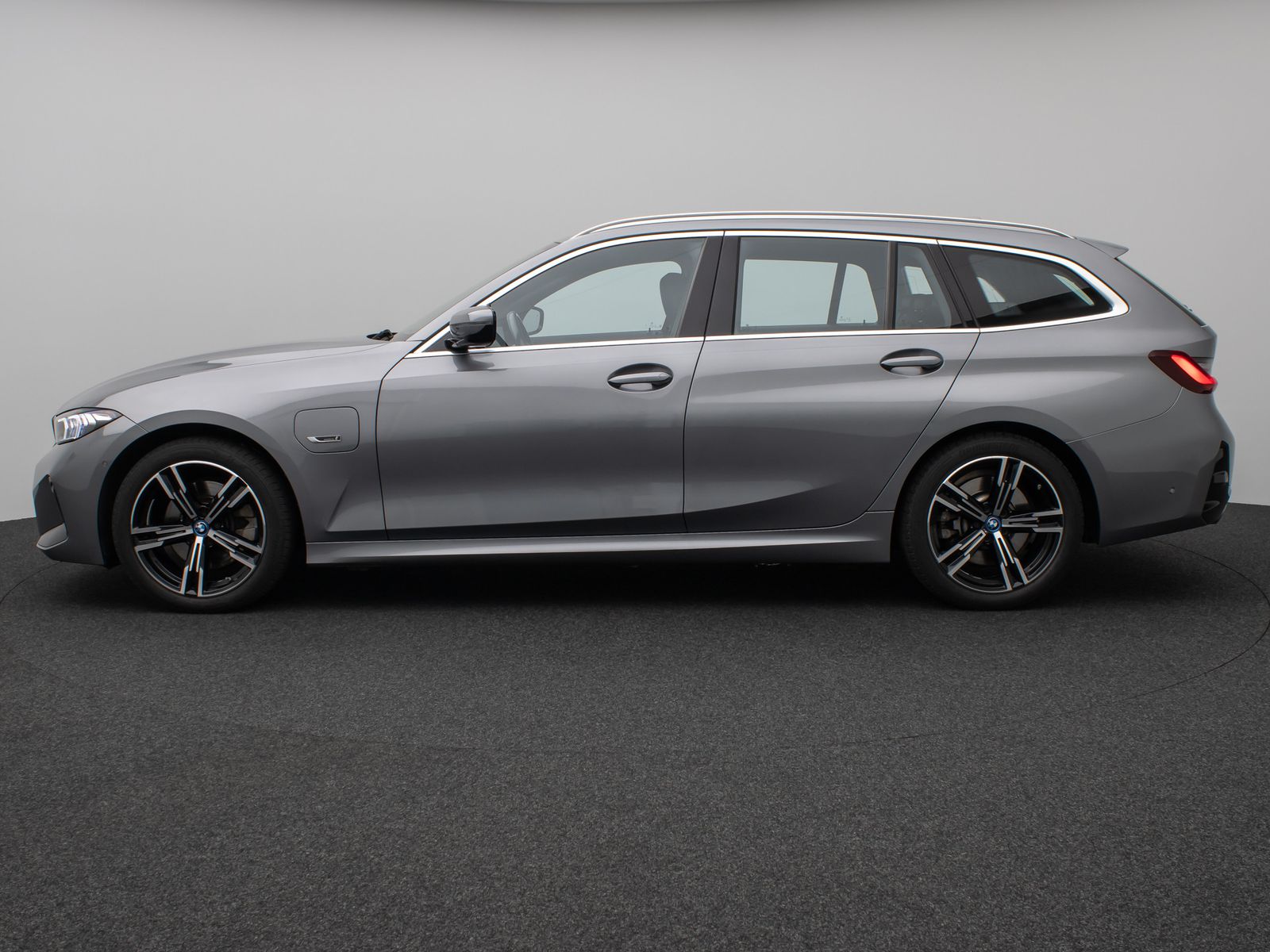 Fahrzeugabbildung BMW 330e M Sport Kamera HUD DAB H/K Alarm LED 18Zoll