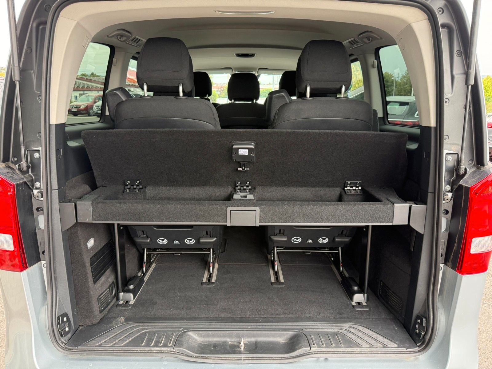 Fahrzeugabbildung Mercedes-Benz V 250 d Kompakt DISTRONIC AHK2,5to Kamera