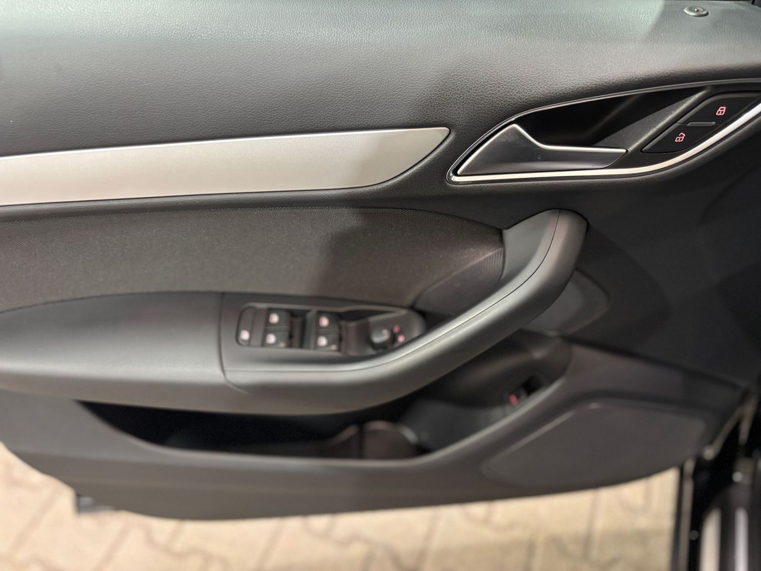 Fahrzeugabbildung Audi Q3 1.4 TFSI #LED#AHK#PDC#Keyless