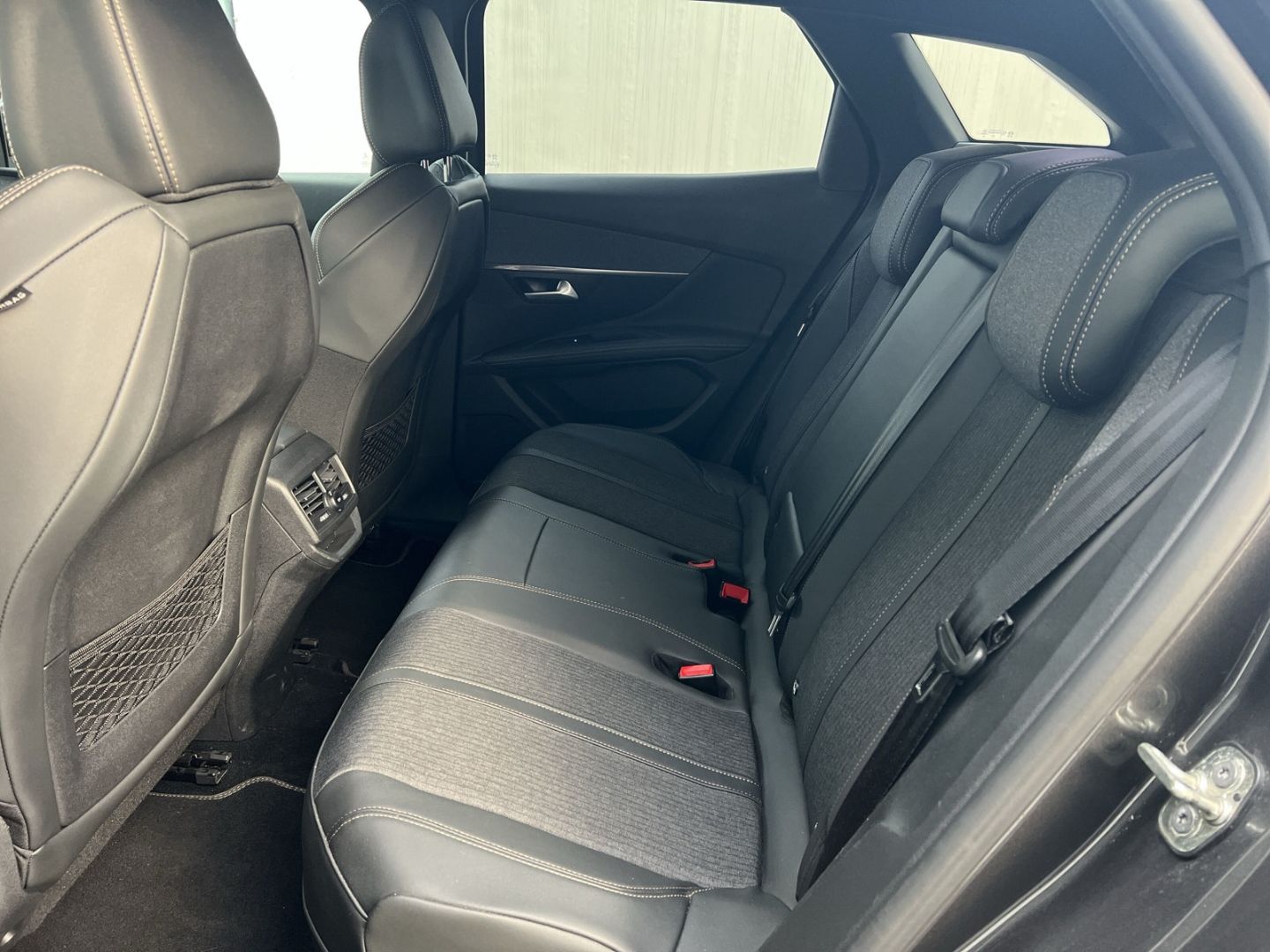 Fahrzeugabbildung Peugeot 3008 Hybrid 1.6 Plug-In EU6d Allure inkl. GT-Lin