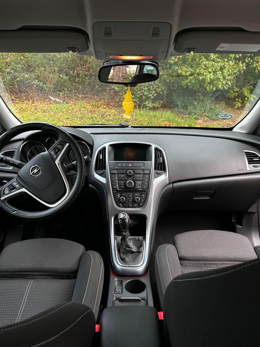Opel Astra 2014 — фото 14