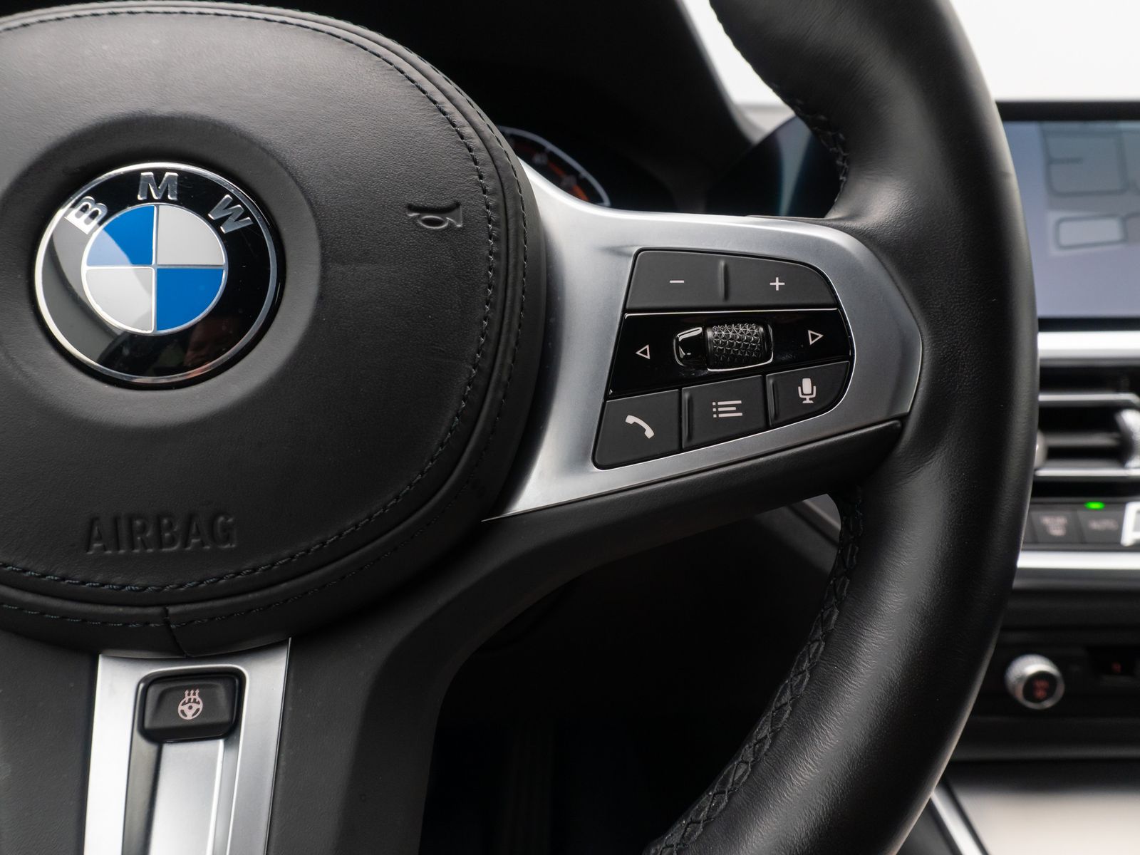Fahrzeugabbildung BMW 330i Sport Line DAB Alarm MSport Lenkrhzg 19Zoll
