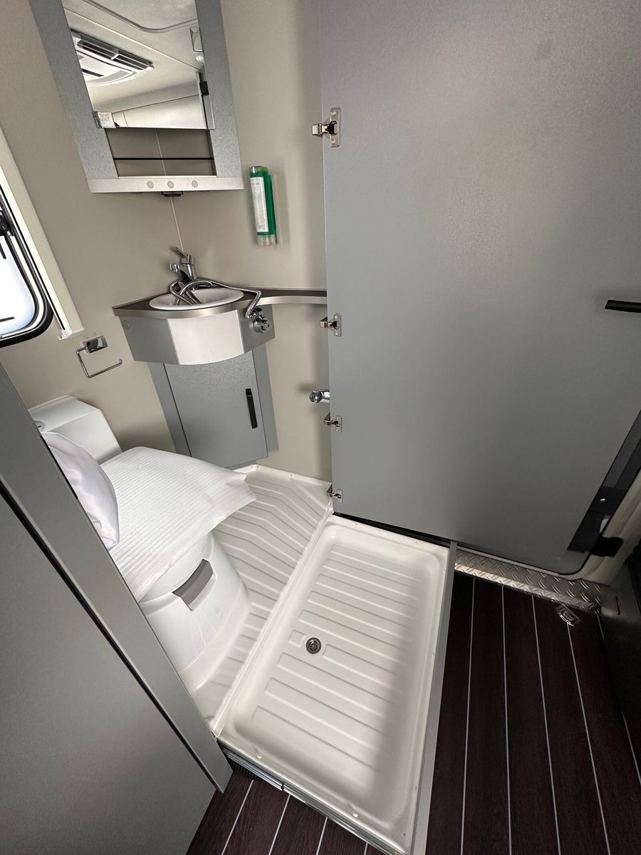 Fahrzeugabbildung Knaus Sport & Fun BLACK SELECTION 480 QL Klima Markise