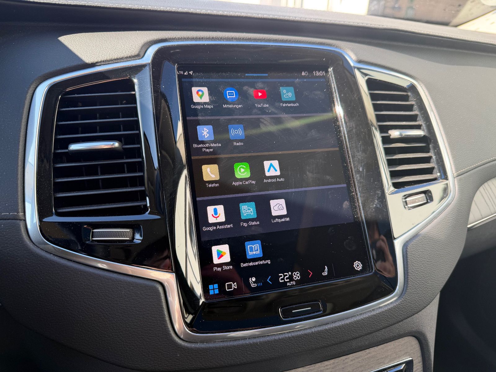 Fahrzeugabbildung Volvo XC90 T8 AWD Ultimate Dark*LUFT*AHK*360°*Massage*