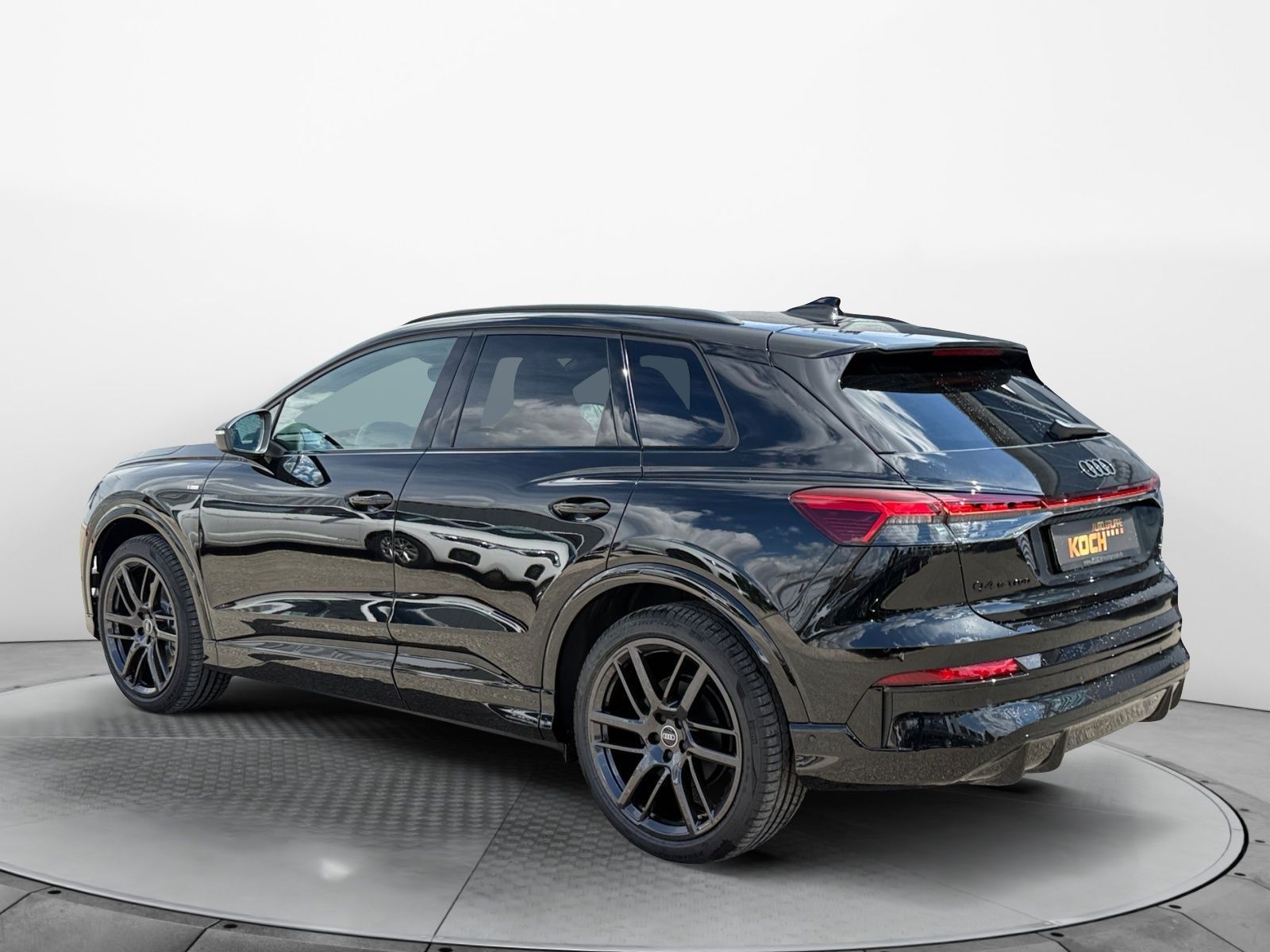 Audi Q4 SUV e-tron quattro 220 kW imagem 3