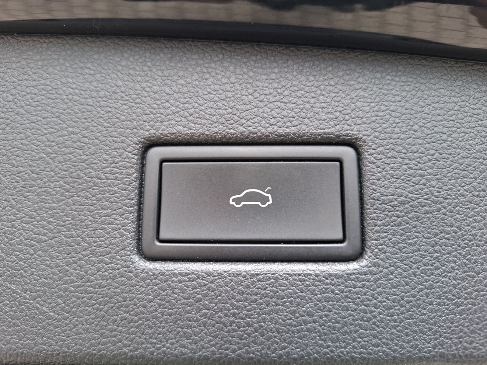 Fahrzeugabbildung Volkswagen Tiguan TDI R-Line DSG 4M Matrix AHK Navi AID ACC