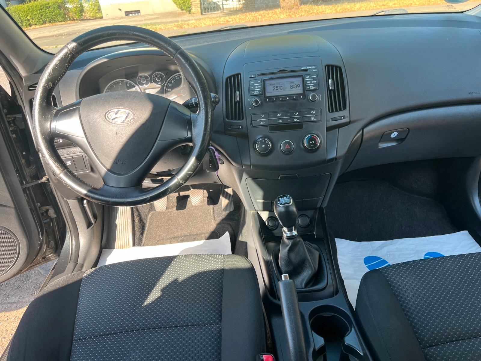 Hyundai i30 2010 — photo 13