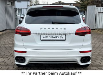 Porsche Cayenne - 1