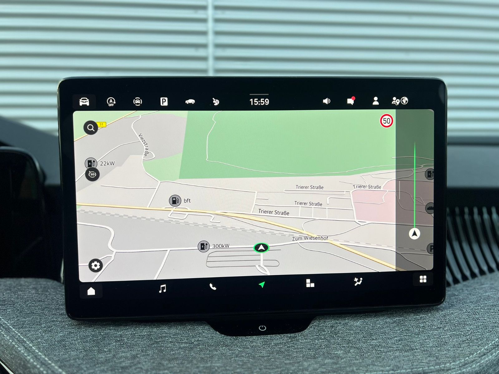 Fahrzeugabbildung SKODA Superb Combi 2.0 TDI 4x4 Navi ACC AHK