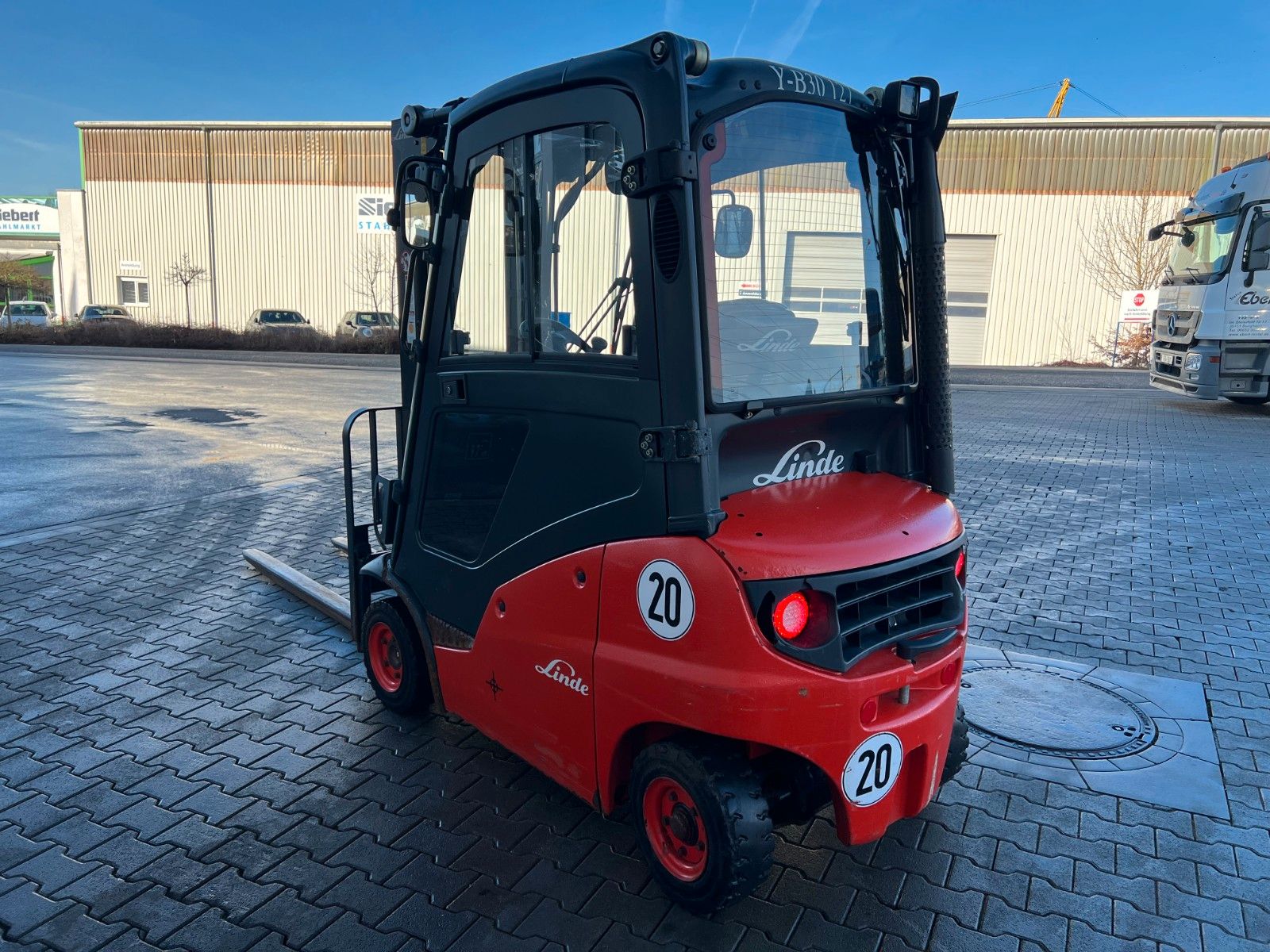 Fahrzeugabbildung Linde H14D-01 / Triplex: 4,6m / 2014 / 893h