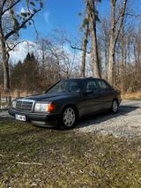 Mercedes-Benz 190e 2.0 5 Gang Karo  - Mercedes-Benz 190 mit Benzin-Antrieb: Limousine, 2.5