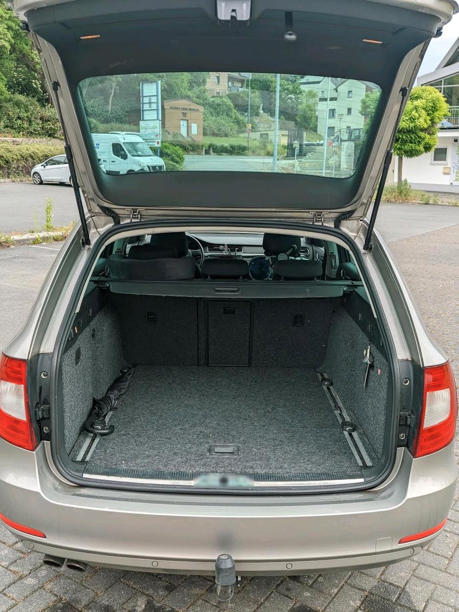 Skoda Superb 2012 — photo 14