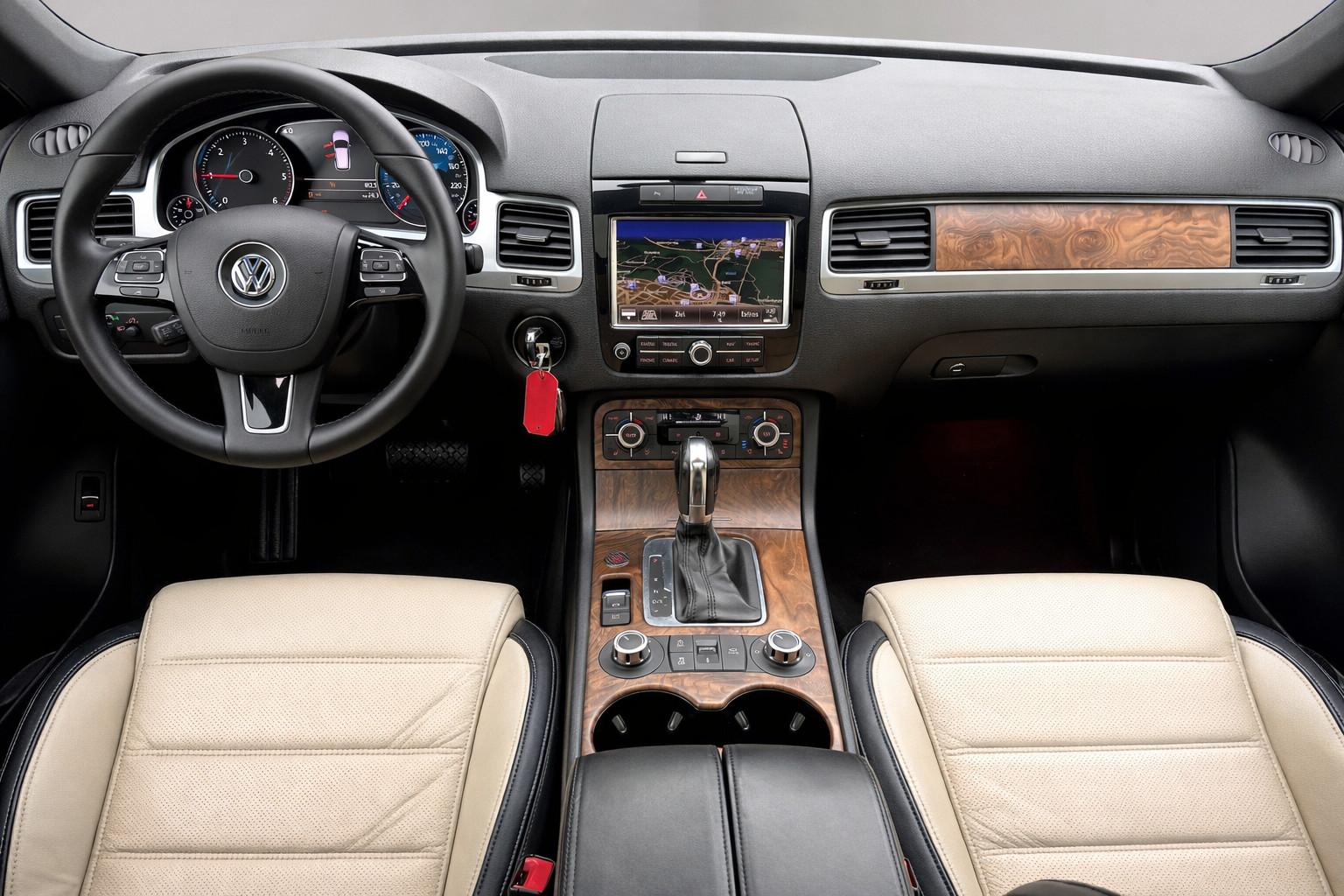 VOLKSWAGEN TOUAREG V6 TDI 3.0 245ch EXCLUSIVE 4MOTION - SUSPENSION PNEUMATIQUE - TOIT PANORAMIQUE - SIÈGES CUIR VENTILÉS - CHAUFFAGE AUXILIAIRE - ATTELAGE 3,5T