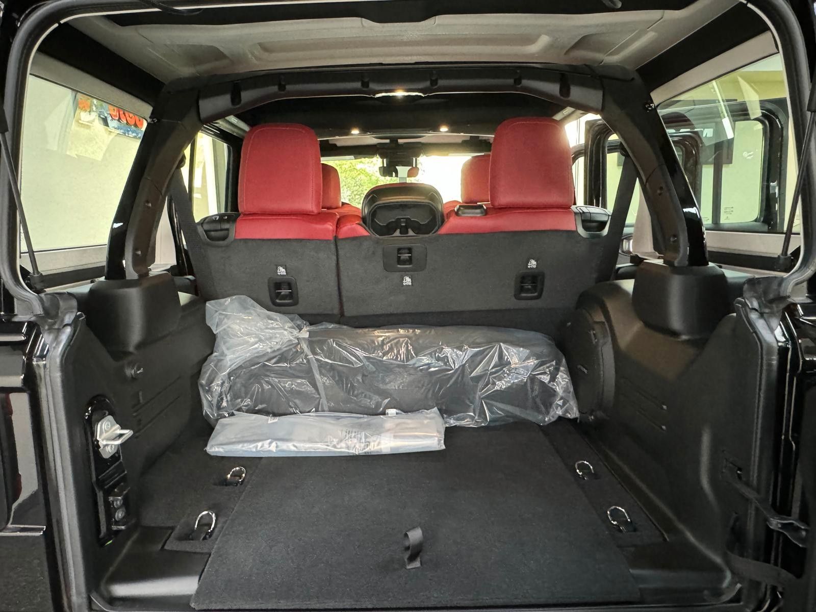 Fahrzeugabbildung Jeep RUBICON 392-6.4L HEMI V8-RECON 35"-STEEL BUMPER