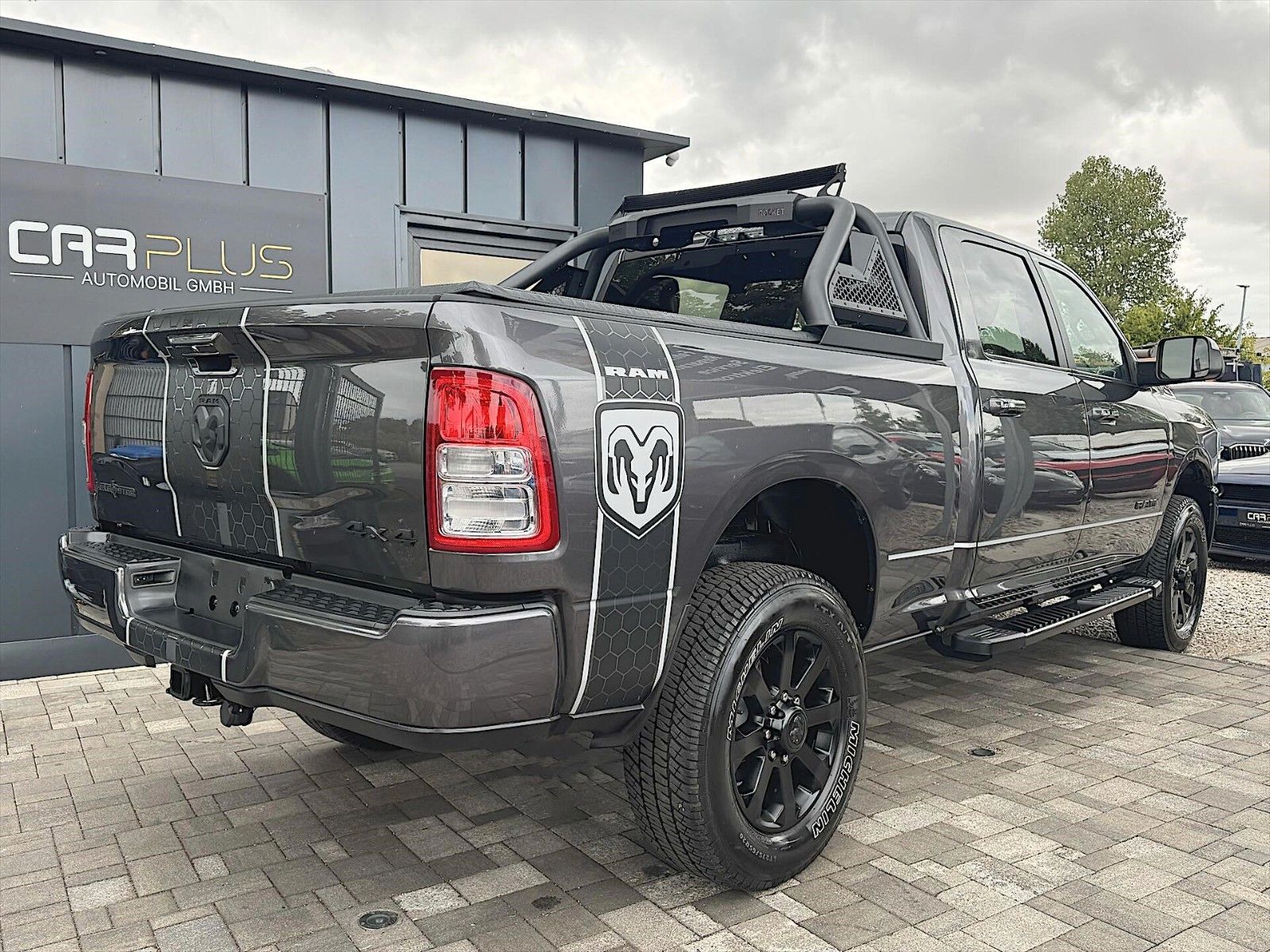 Fahrzeugabbildung Dodge RAM 2500 6.4 HEAVY DUTY OFFROAD CrewCab 4x4 LED
