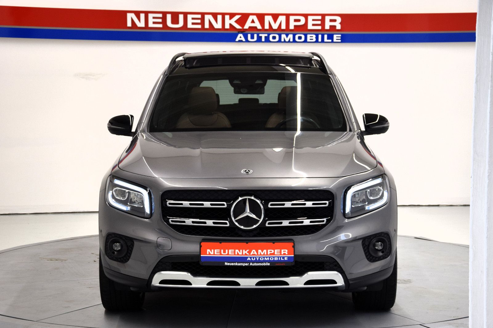 Fahrzeugabbildung Mercedes-Benz GLB 250 4Matic Edition 1 Pano Burmester LED Dist