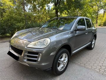 Porsche Cayenne - 1