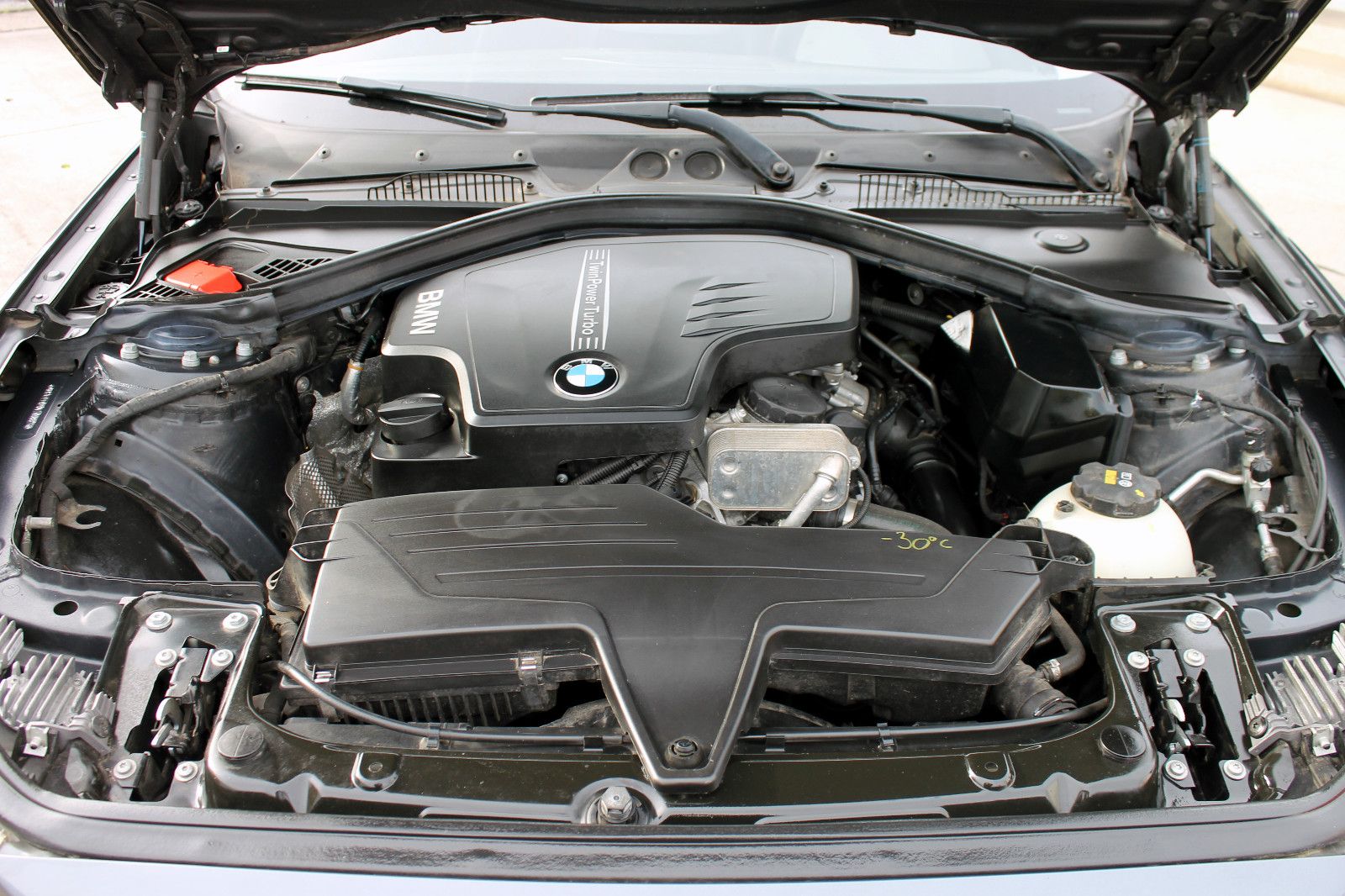 Fahrzeugabbildung BMW 220i Coupé Sport-Line SHZ PDC eGSHD 2-Zonen HiFi