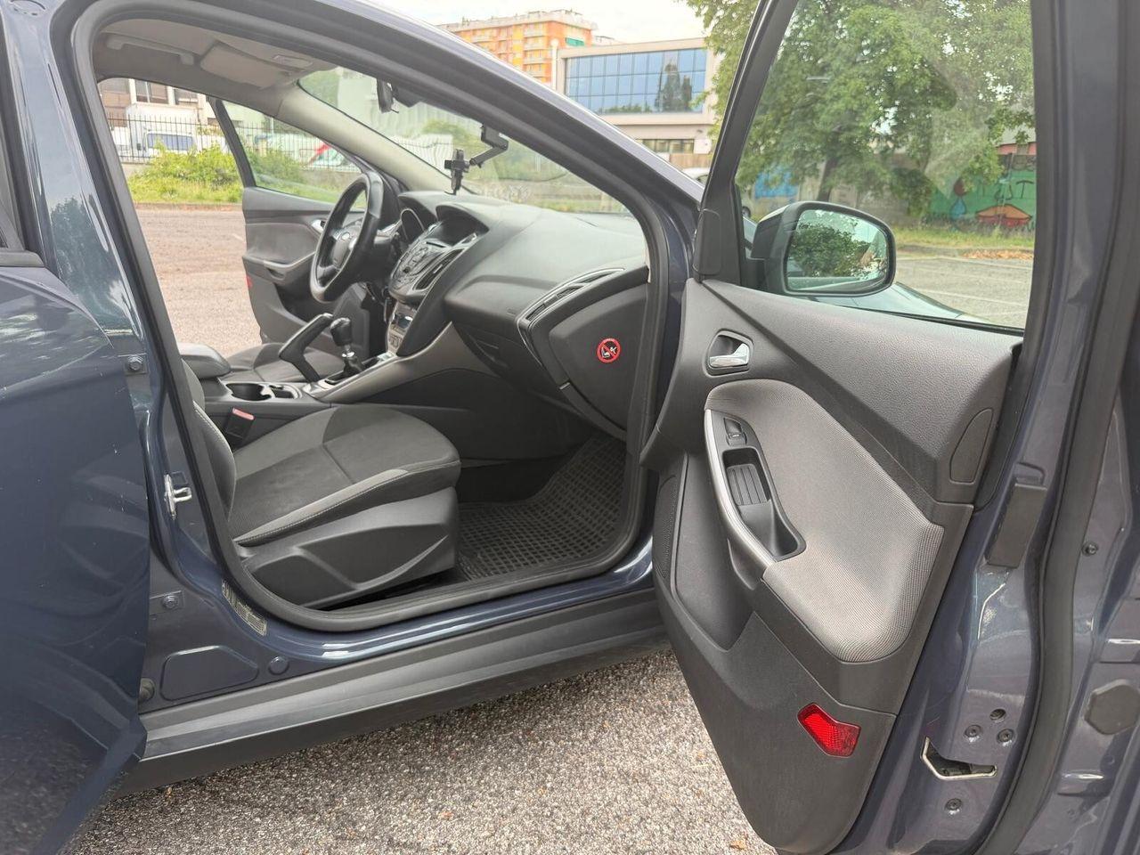 Ford Focus 2014 — photo 10
