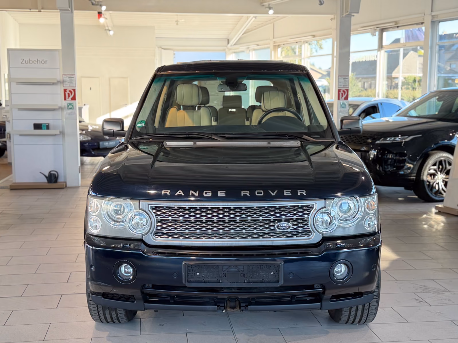 Land Rover Range Rover 3.6 TDV8 Vogue | 272 ch | BVA | GPS | Toit ouvrant | Chauffage stationnaire | Sièges chauffants et ventilés | Attelage