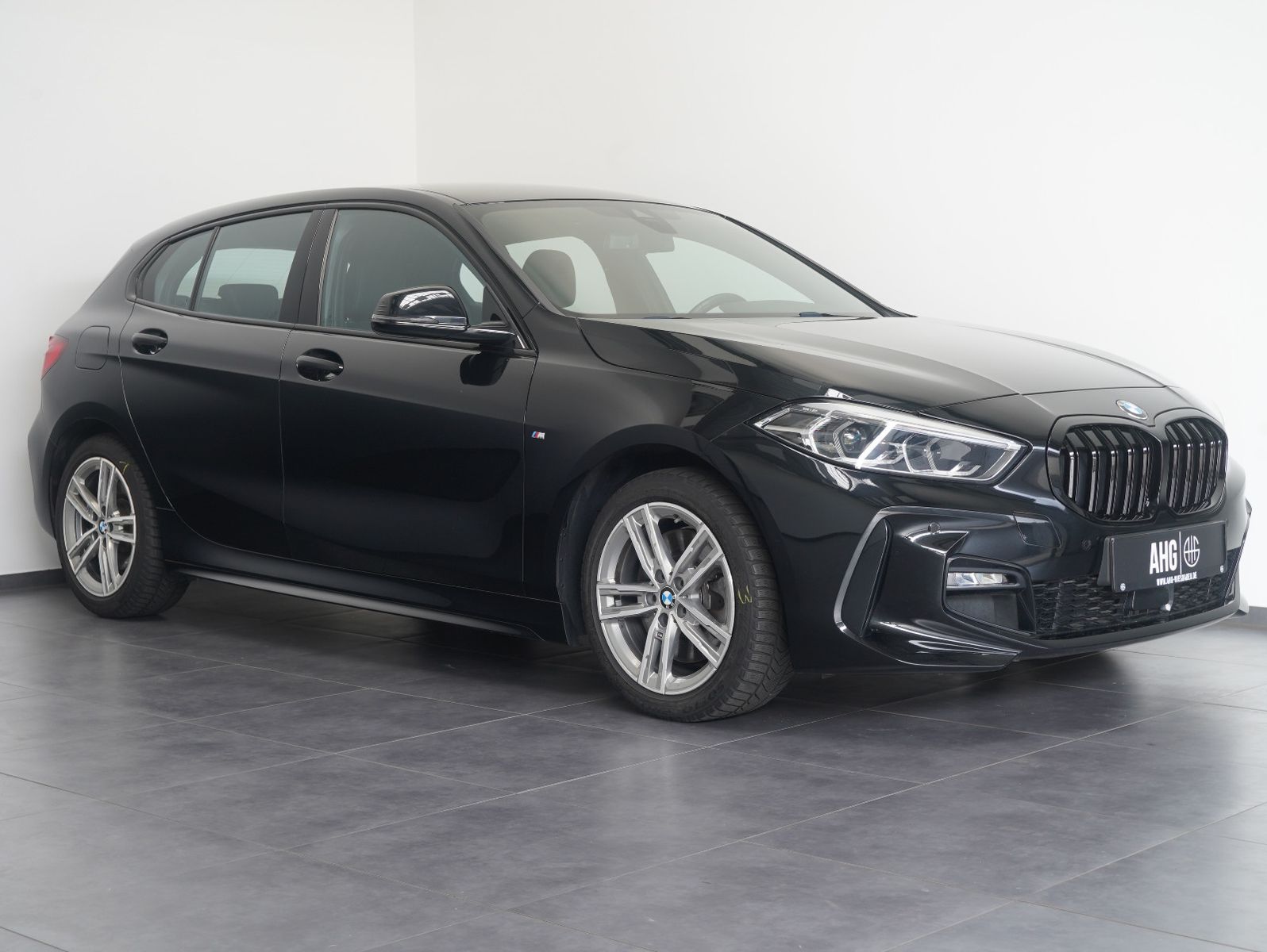 Fahrzeugabbildung BMW 120 i M SPORT SHADOW/HIFI/LIVE-COCKPIT/CARPLAY