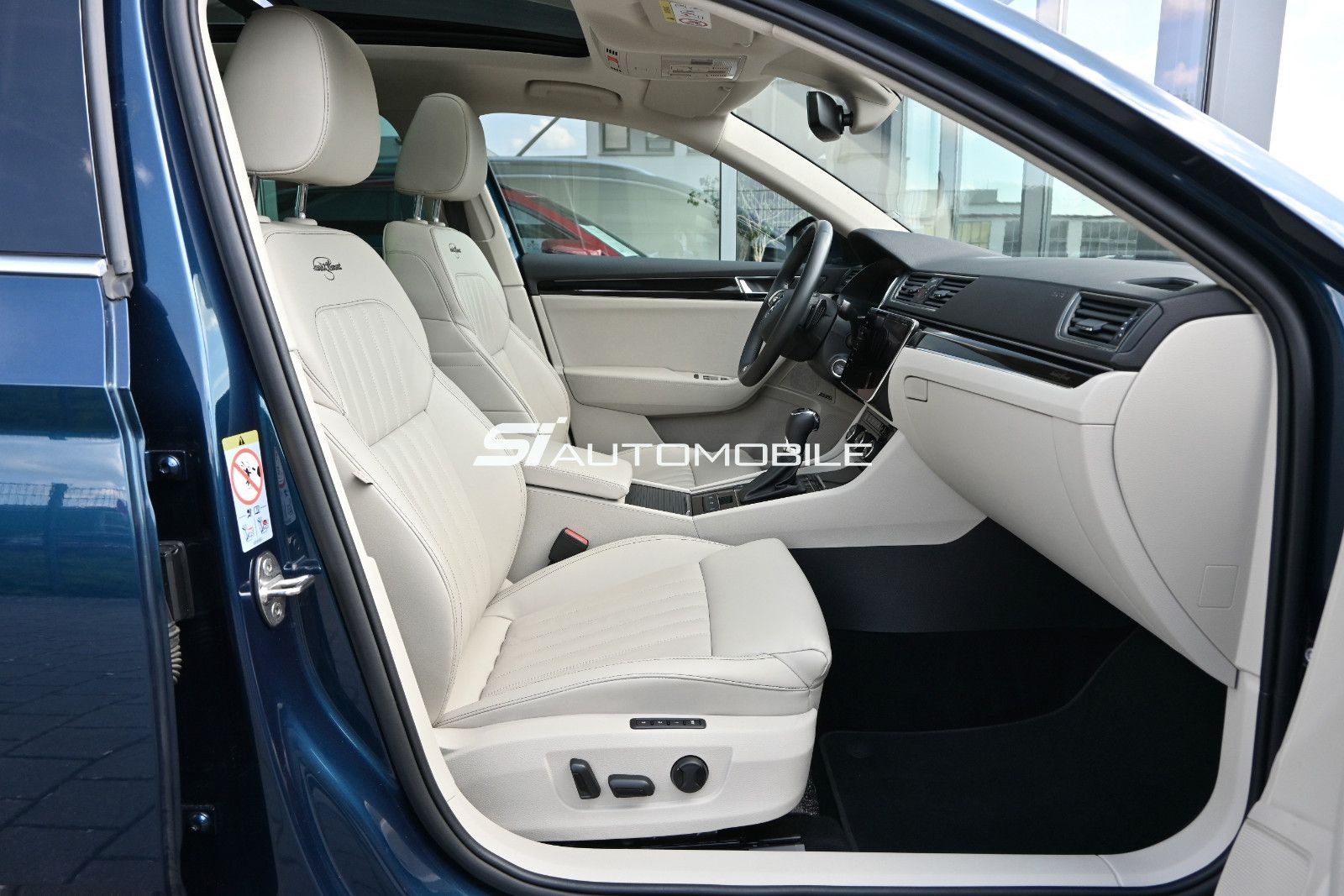 Fahrzeugabbildung SKODA Superb 2.0 TDI DSG L&K COMBI °ACC°AHK°STANDHEIZ°
