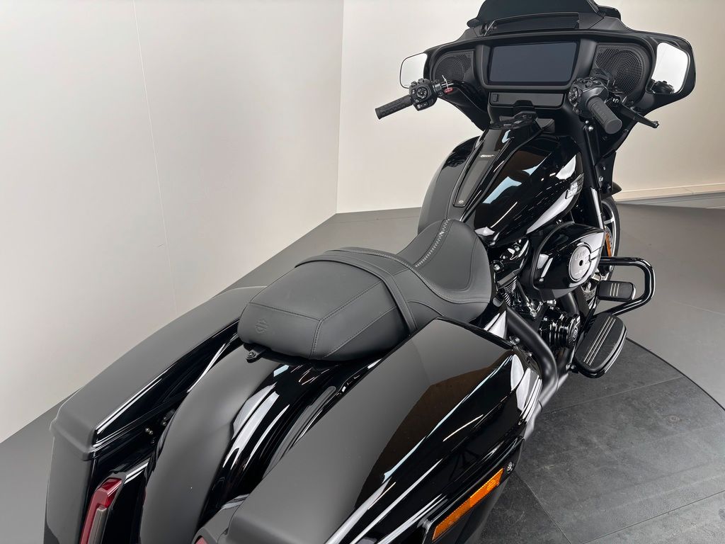 Fahrzeugabbildung Harley-Davidson STREET GLIDE FLHX *NEUWERTIGER ZUSTAND*