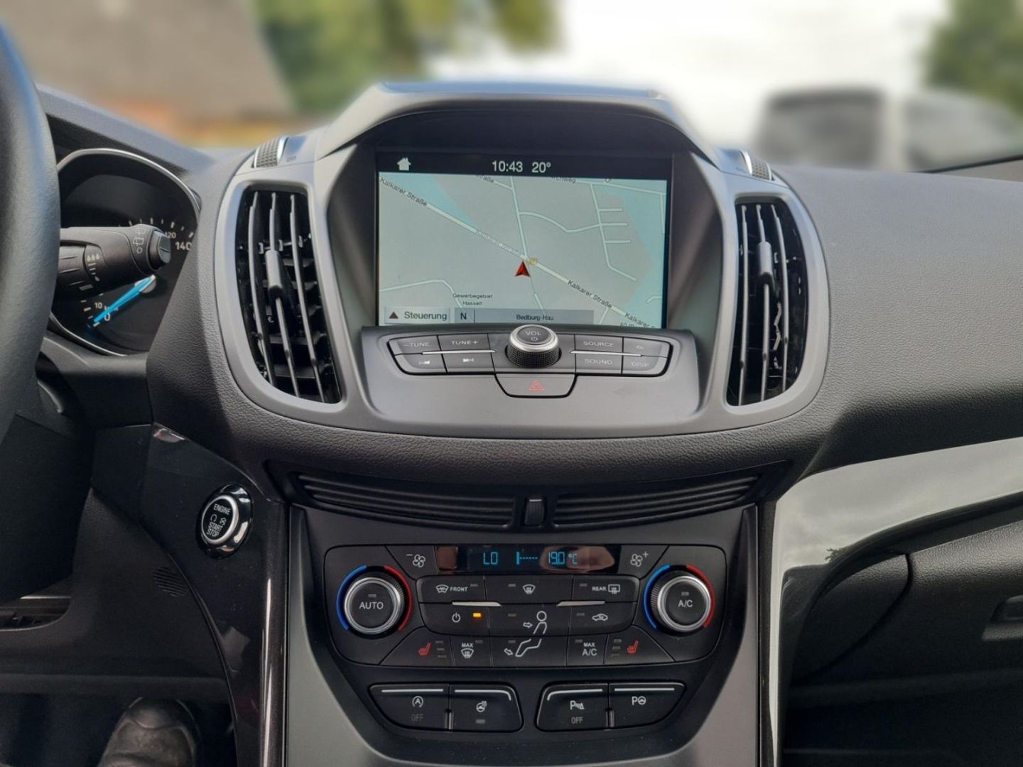 Fahrzeugabbildung Ford Kuga Titanium 1.5 AT Klima Rückfahrkamera PDC