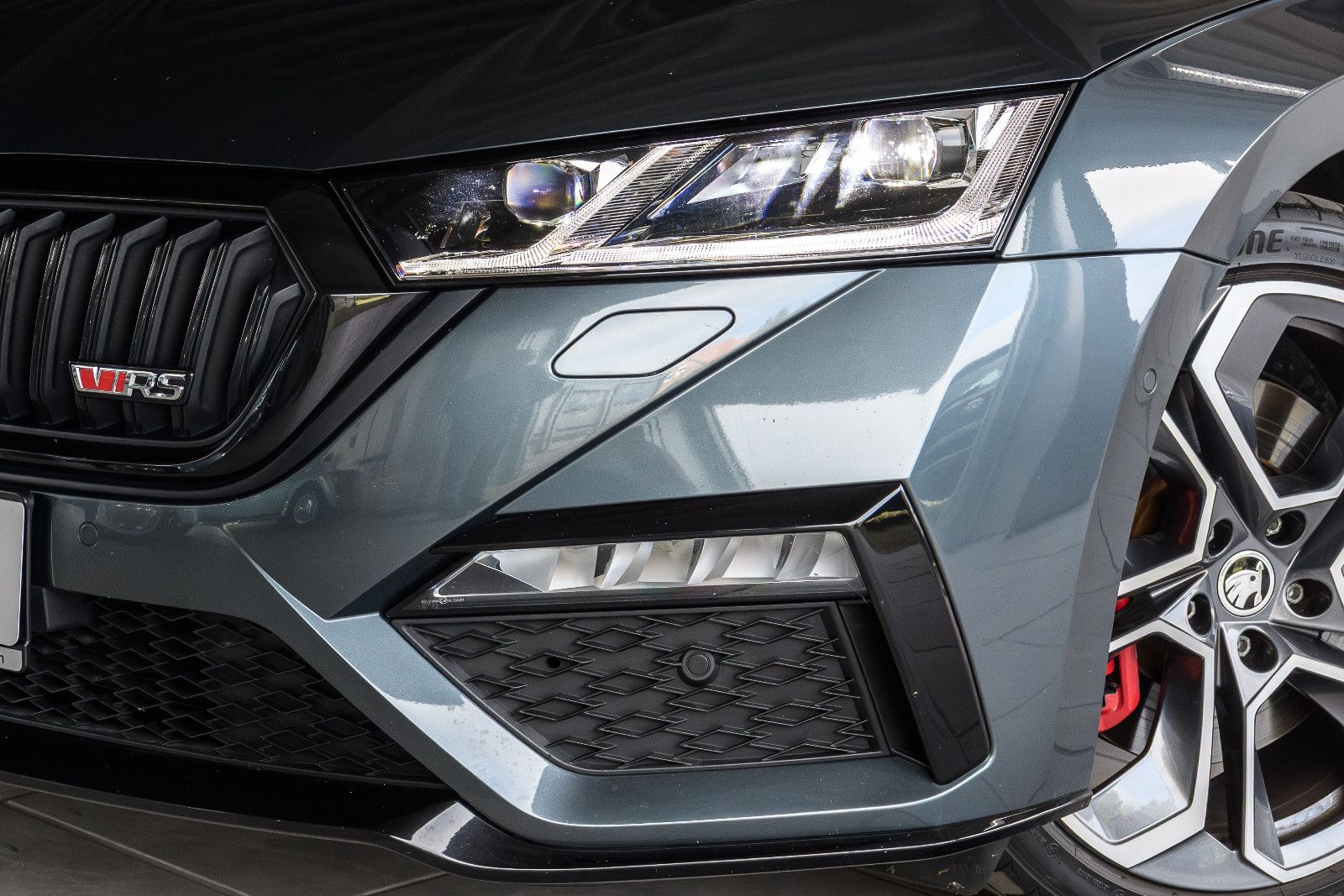 Fahrzeugabbildung SKODA Octavia 2.0 TSI DSG RS COMBI NAVI/ACC/AHK/SZH