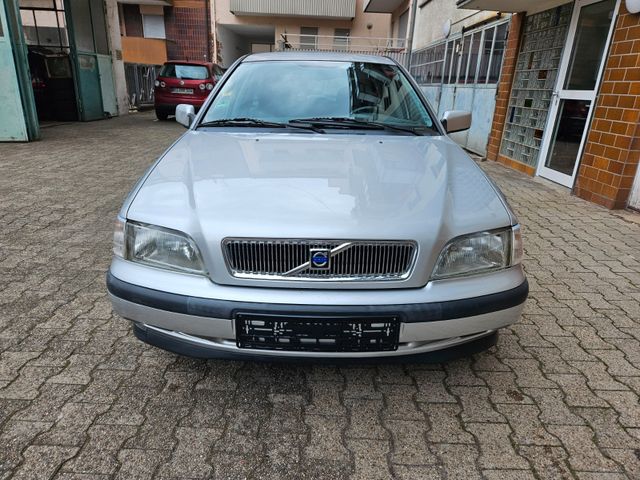 Volvo V40 1.8 orig. 59.000 KM / TÜV NEU