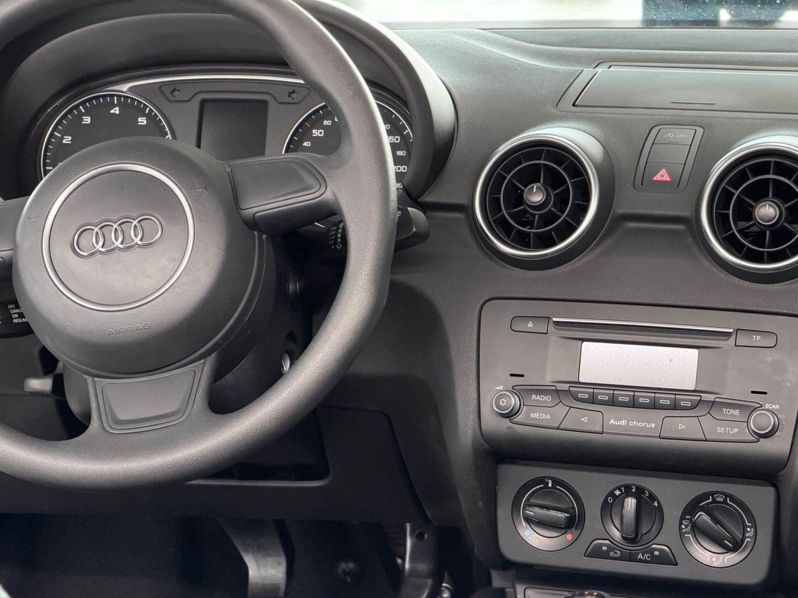 Fahrzeugabbildung Audi A1 1.0 TFSI 1.Hand Klima Tempomat Komfort Paket