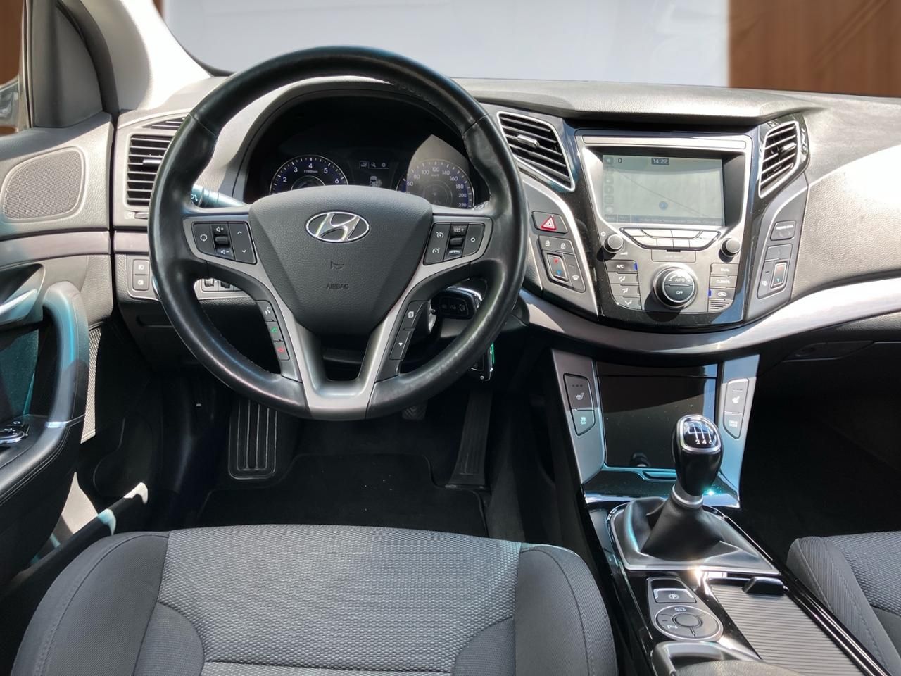 Fahrzeugabbildung Hyundai i40 TREND SHZ*LHZ*NAVI*USB*