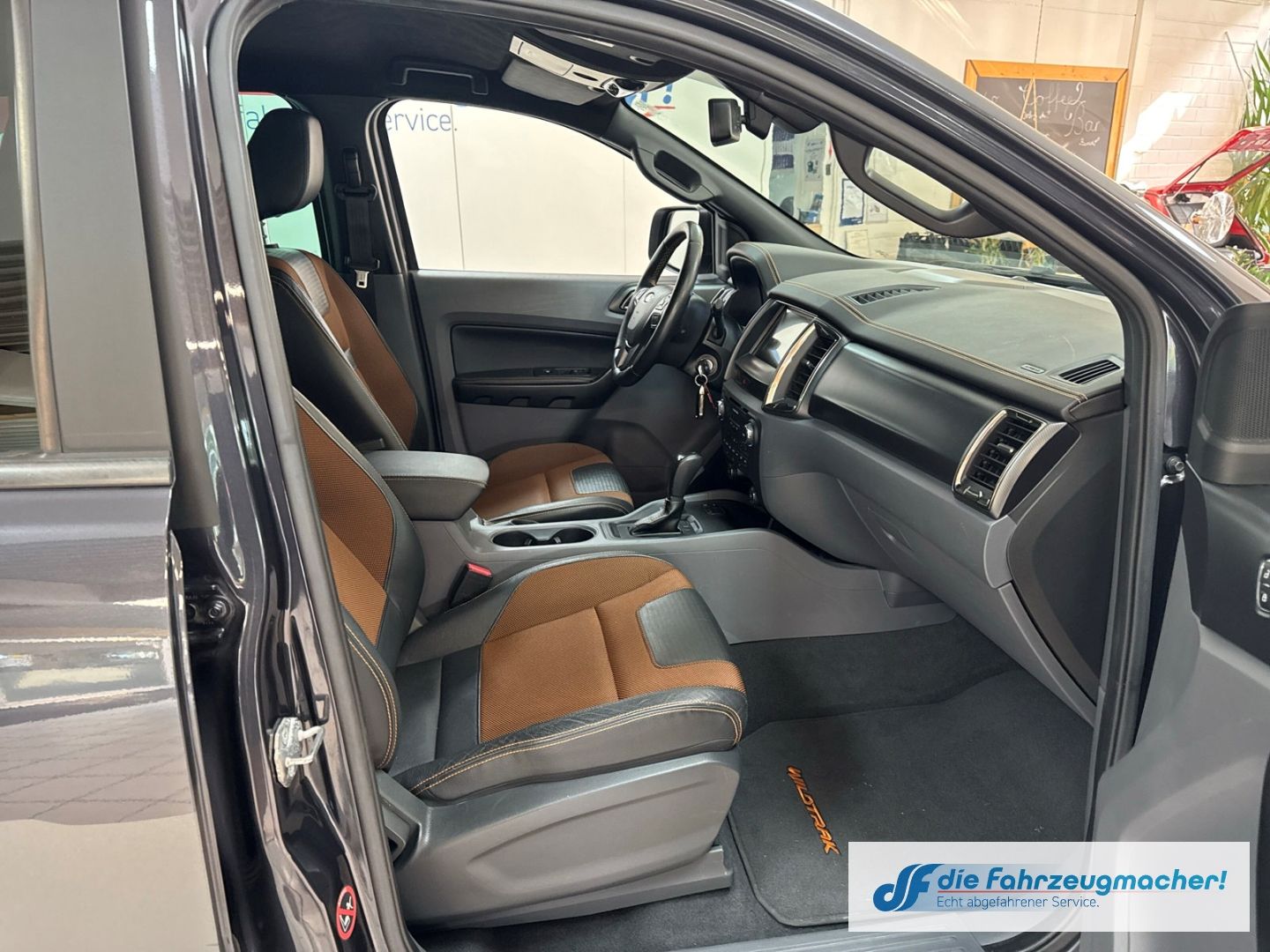 Fahrzeugabbildung Ford Ranger Wildtrak DoKa 4x4 3.2TDCi Automatik AHK N