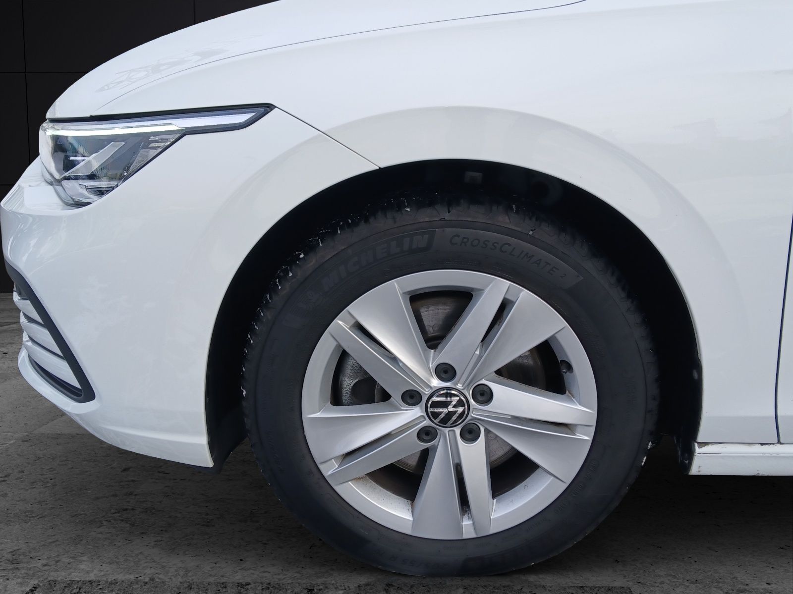 Fahrzeugabbildung Volkswagen Golf VIII Variant TDI Life DSG LED Navi AID ACC