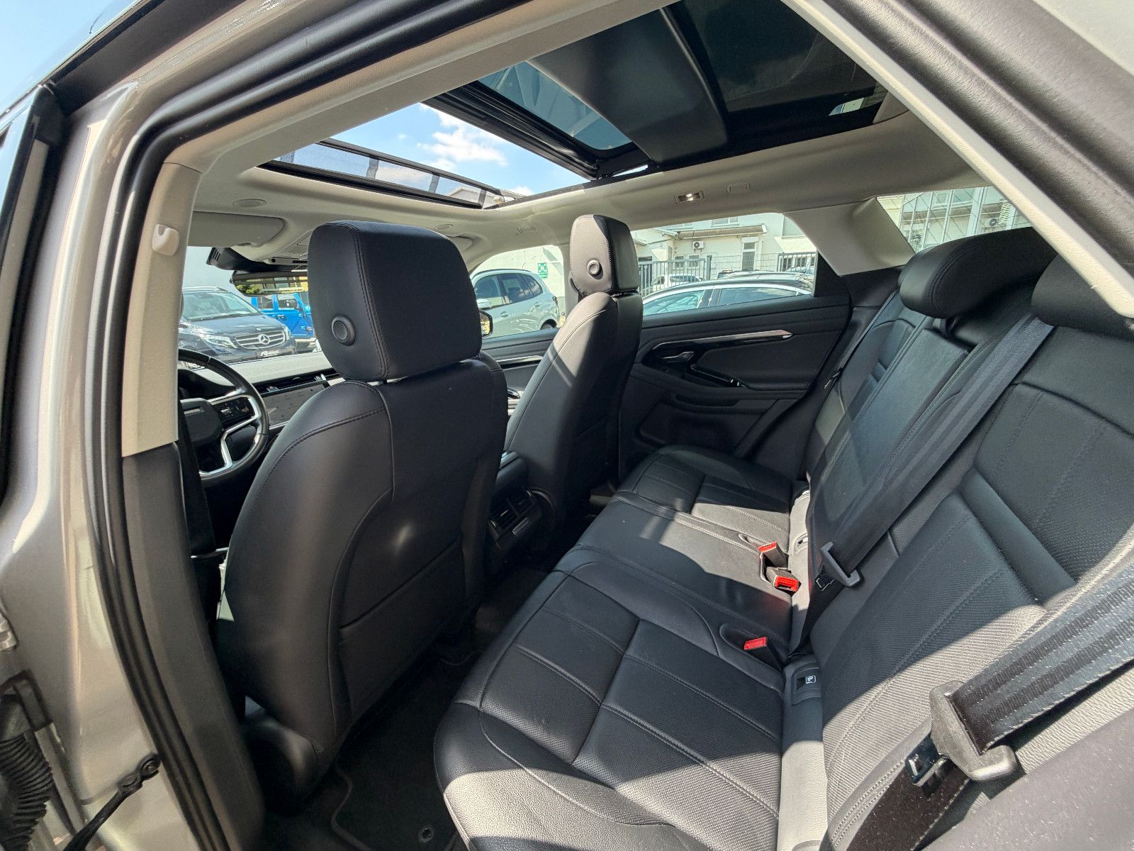 Fahrzeugabbildung Land Rover Range Rover Evoque SE Hybrid /PANO/MERIDIAN/