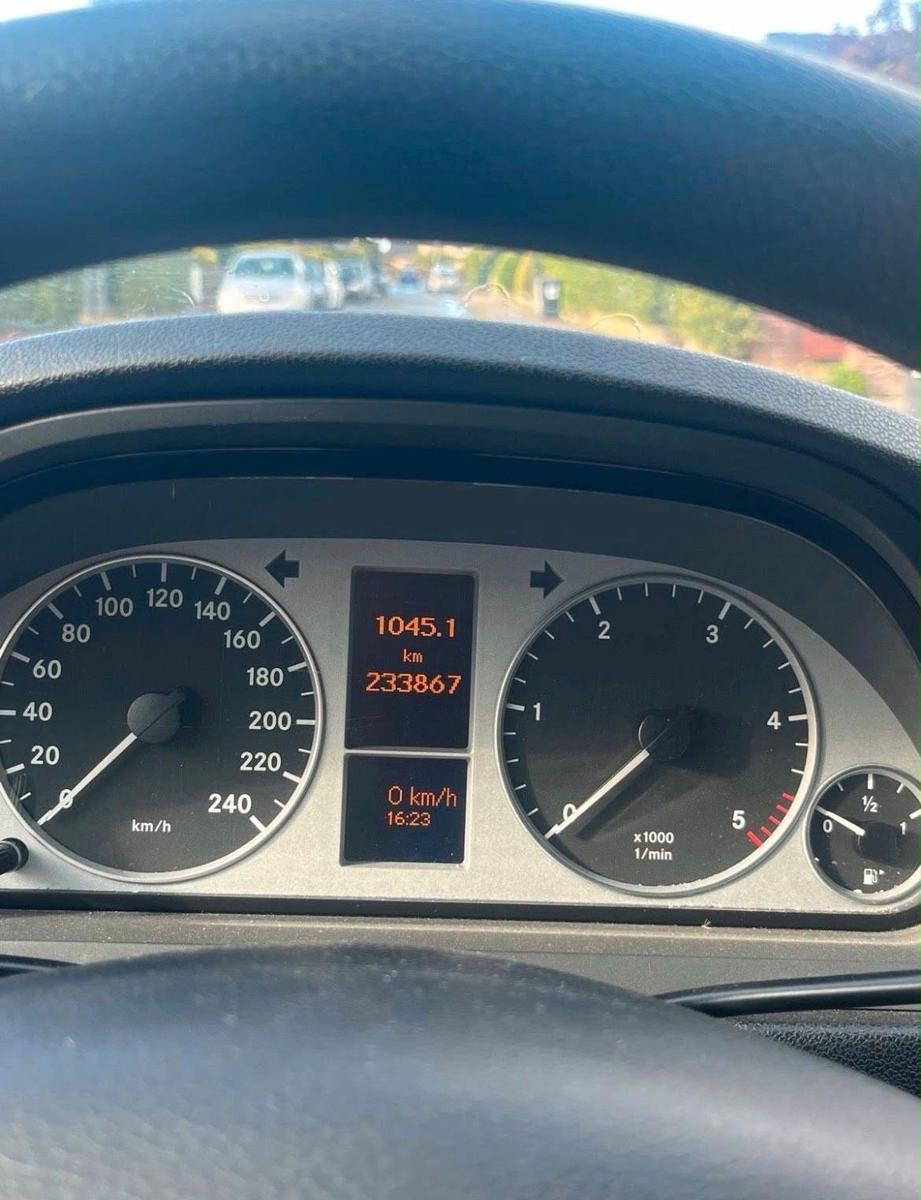Mercedes-Benz  2009 — engine 109 HP (80kW)
