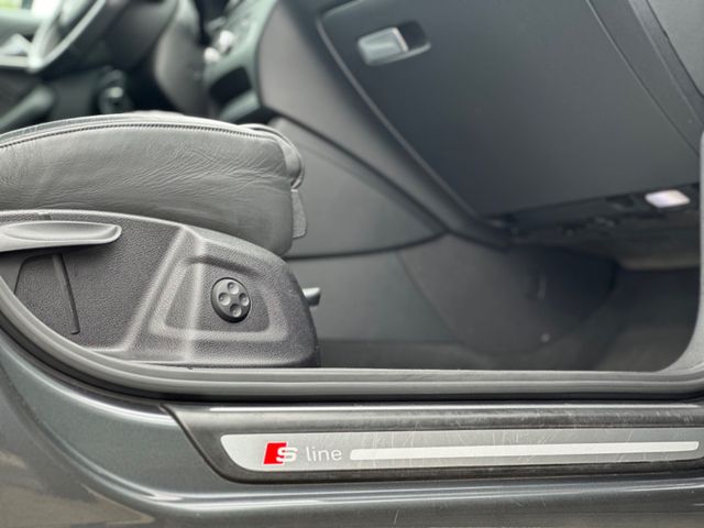 Audi Q3  2.0 TDI quattro S-LINE