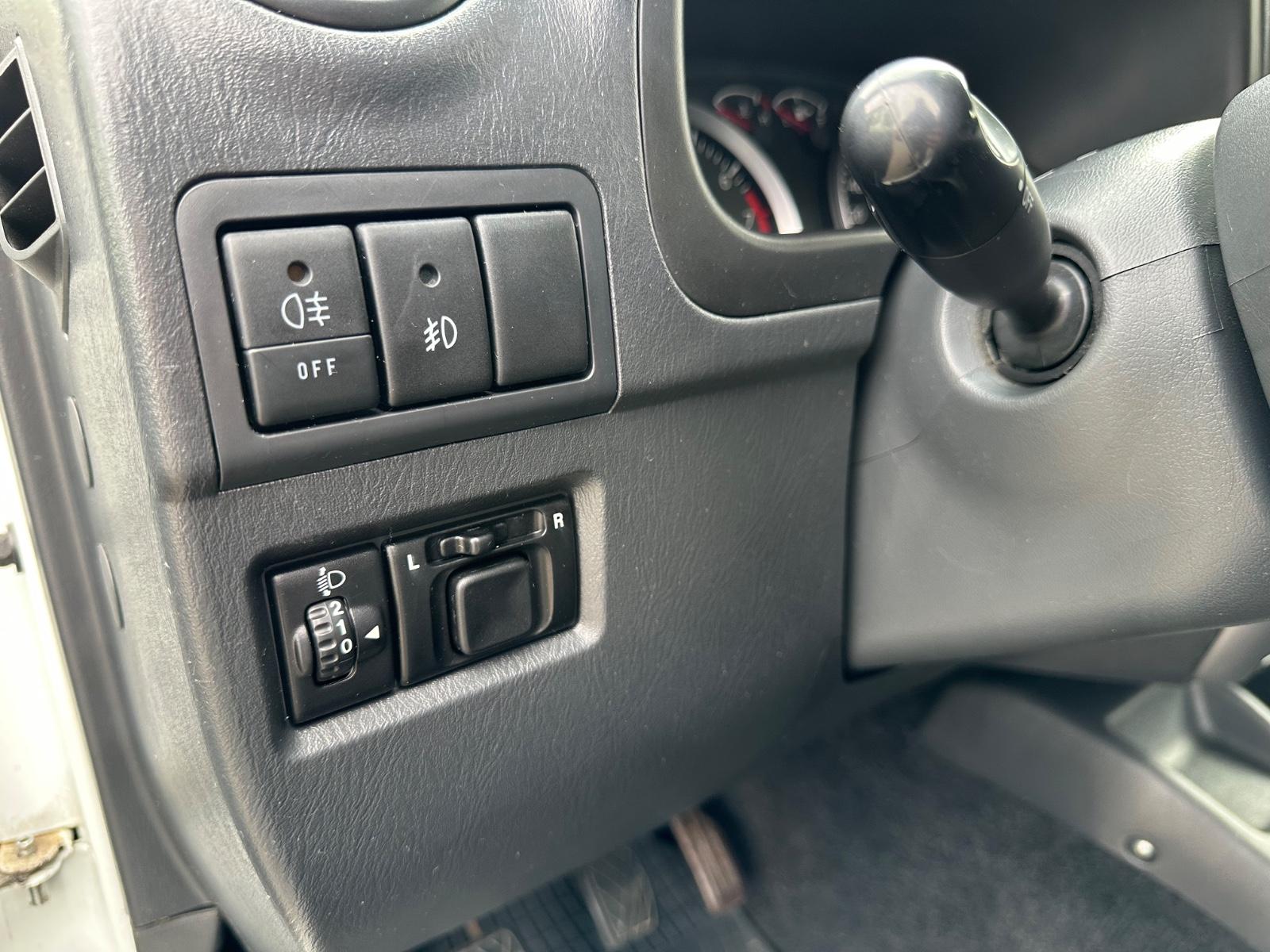 SUZUKI JIMNY 1.3 VVT 86ch 4X4 STYLE - CUIR - ATTELAGE - SIÈGES CHAUFFANTS - CLIMATISATION