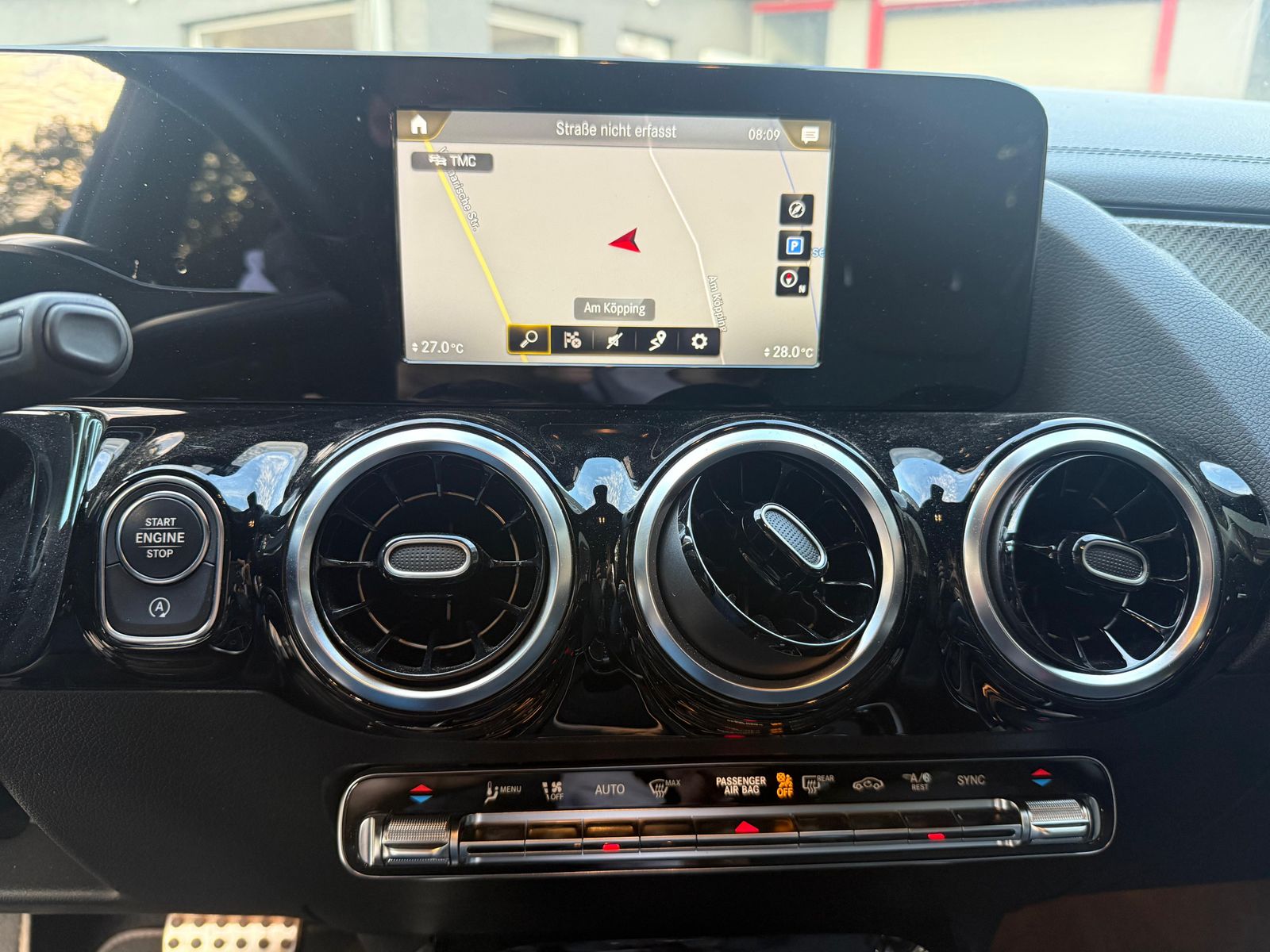 Fahrzeugabbildung Mercedes-Benz GLA 200 d 8G AMG-Line LED+NAV+SHZ+AHK+KAM+CARPL+