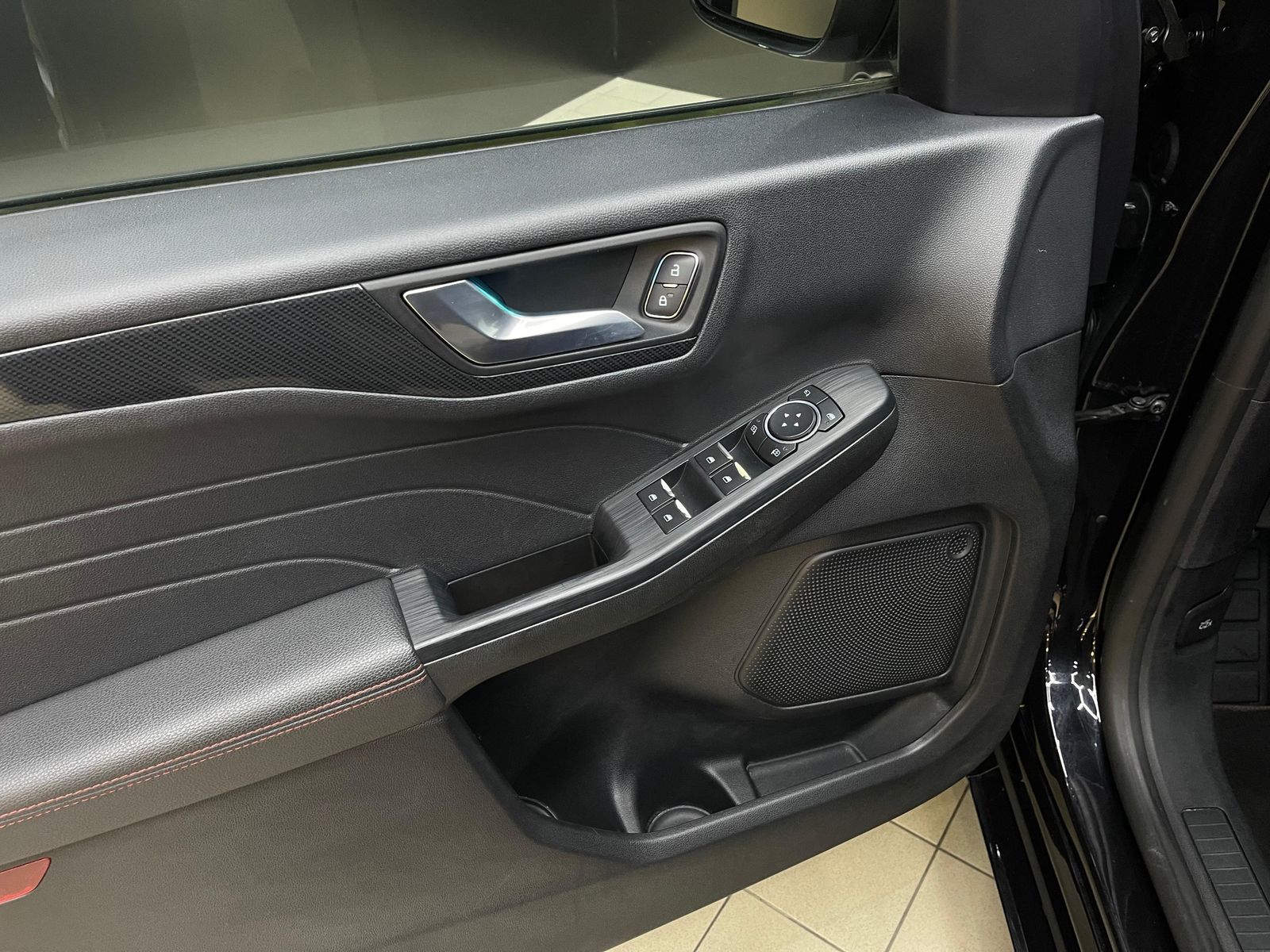 Fahrzeugabbildung Ford Kuga 1.5 EB ST-Line VIRTU+NAV+LED+KAM+PDC+MFL+18