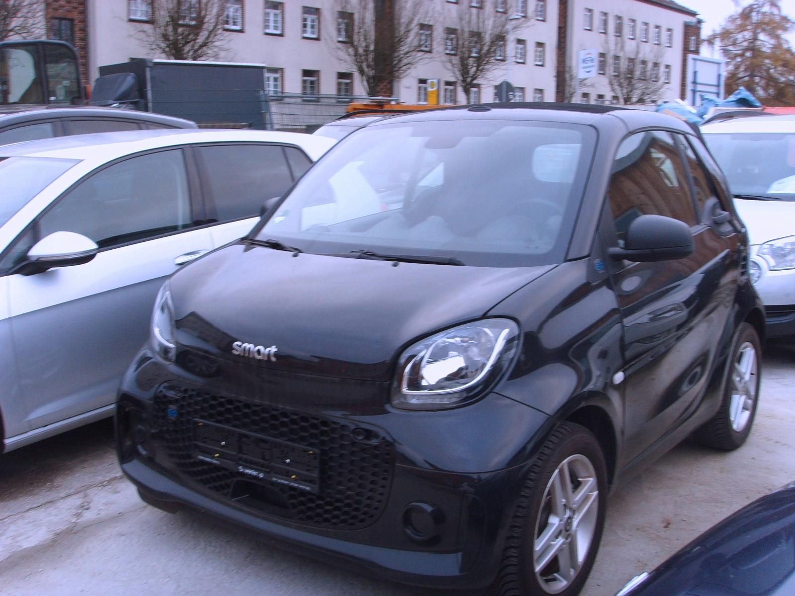 Smart ForTwo cabrio 60kW EQ Batterie LED Alu Sitzh.