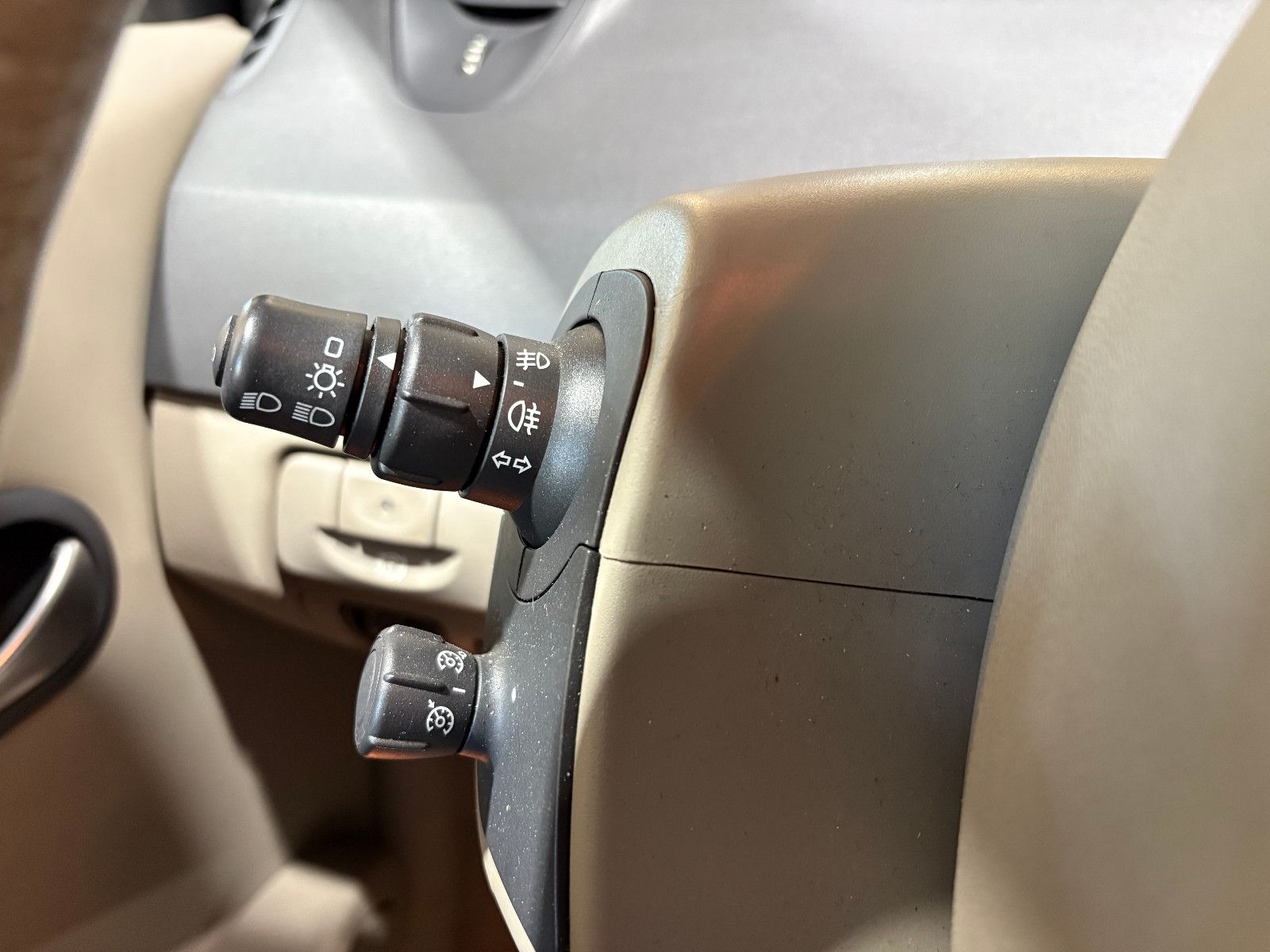Fahrzeugabbildung Renault Scenic II Grand Privilege/7-SITZ/PANO/NAVI/SHZ/