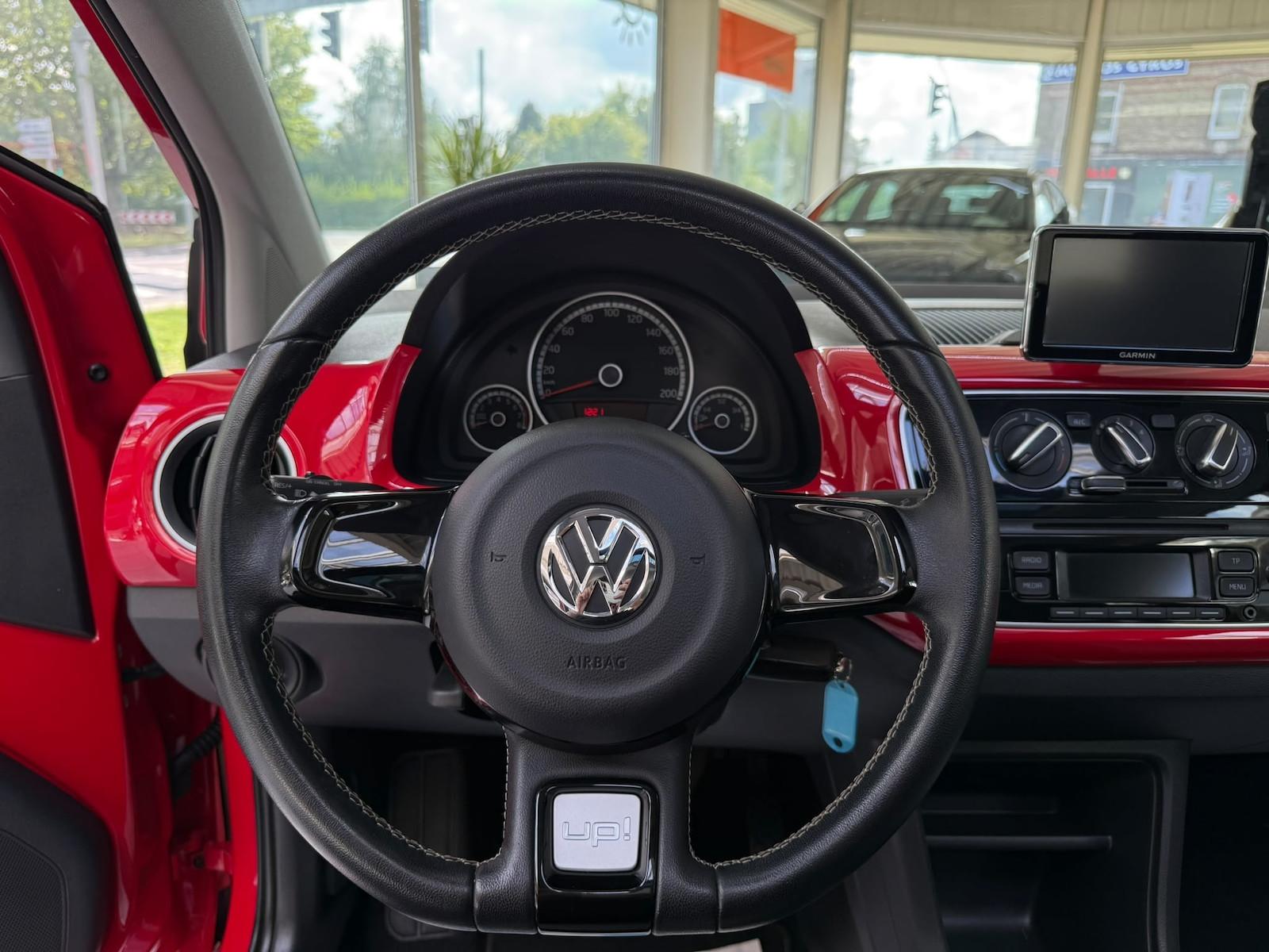 Volkswagen up! 1.0 cheer Panorama Navi Sitzheiz. PDC GRA
