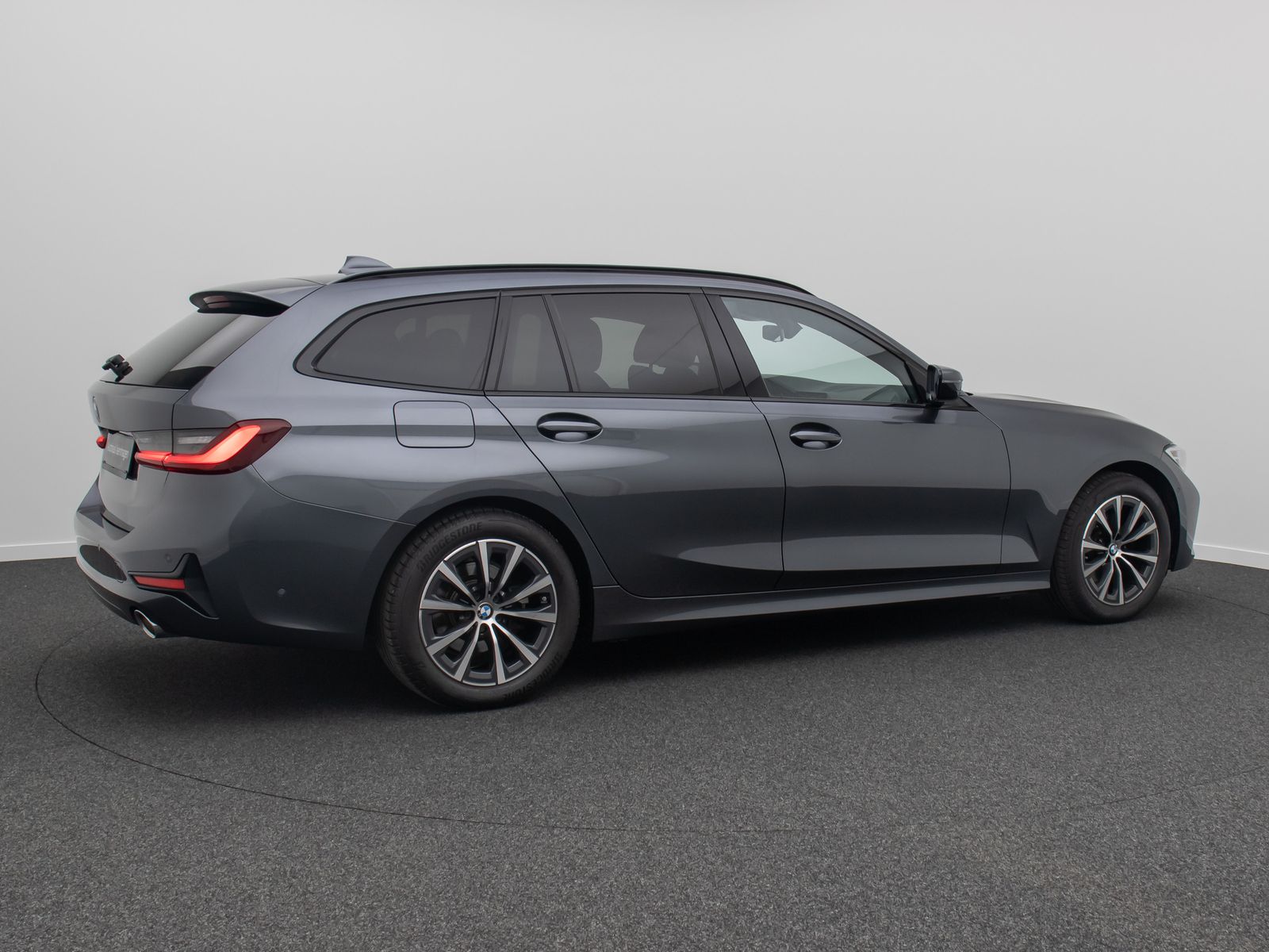 Fahrzeugabbildung BMW 320d Sport Line HUD DAB Kamera Alarm HiFi Leder