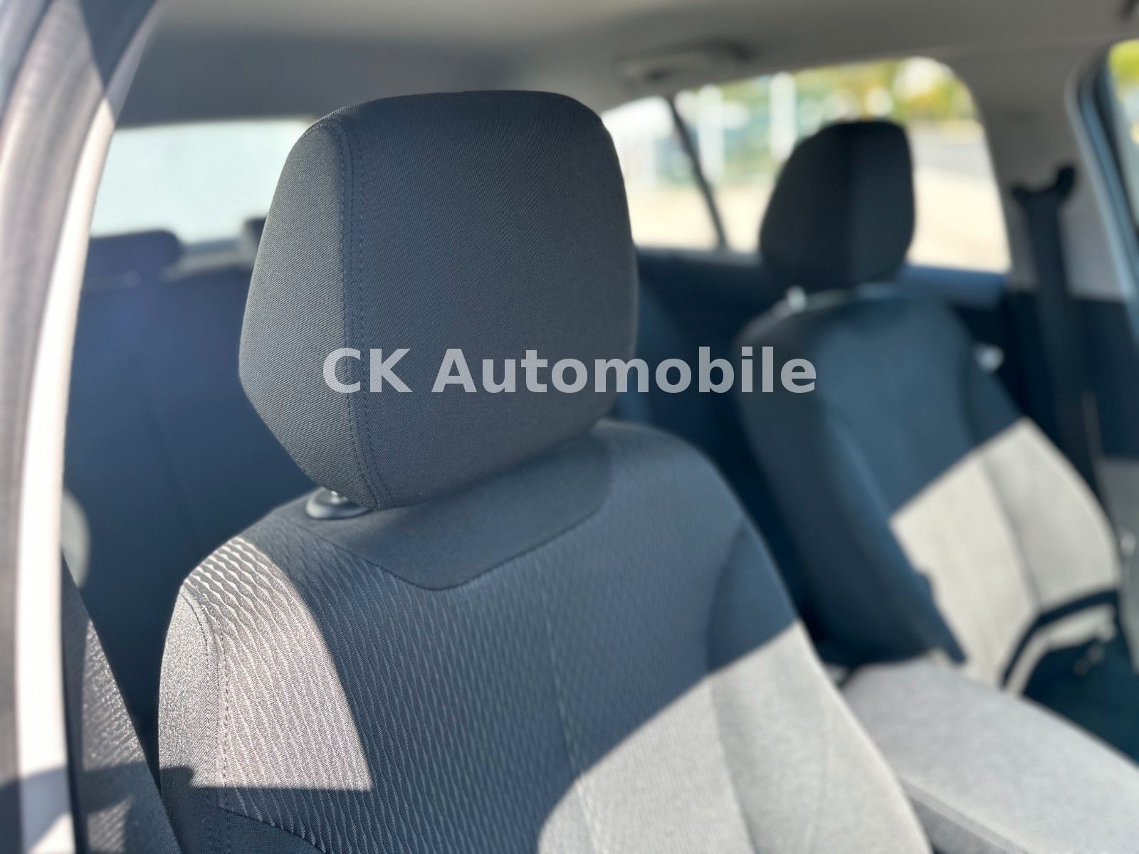 Fahrzeugabbildung BMW 118i Lim. 5-trg. /Klimaautomatik/SHZ/PDC