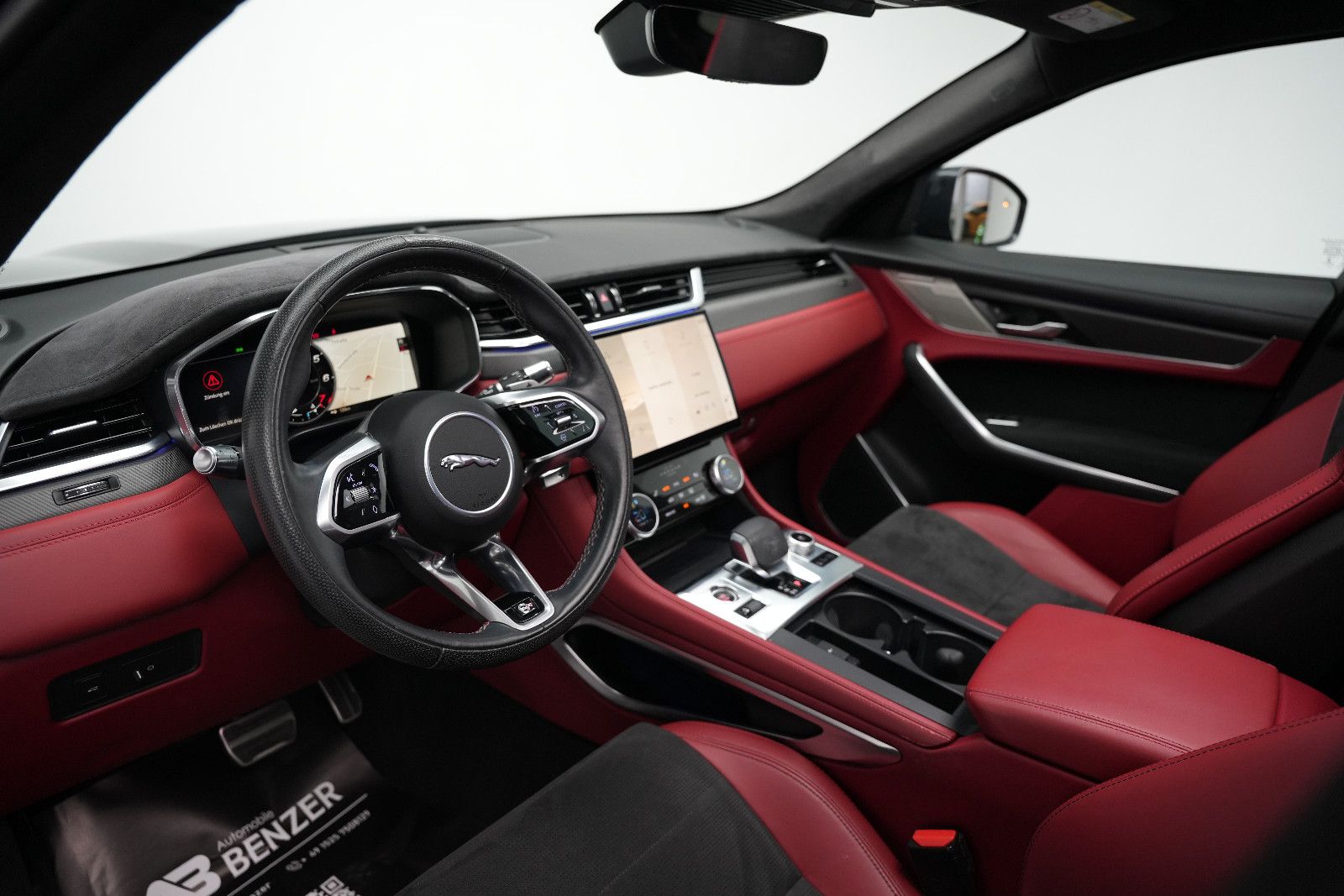 Fahrzeugabbildung Jaguar F-Pace SVR *Panorama*MeridianSurround*360°Memory